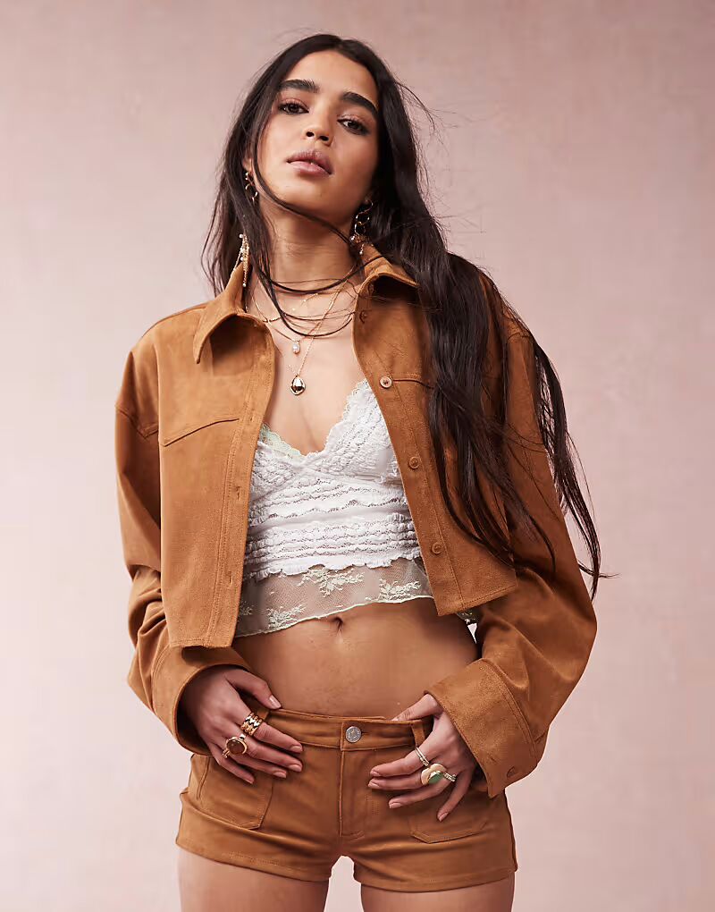 

Укороченная рубашка Monki co-ord из искусственной замши с деталями в стиле вестерн в коричневом цвете