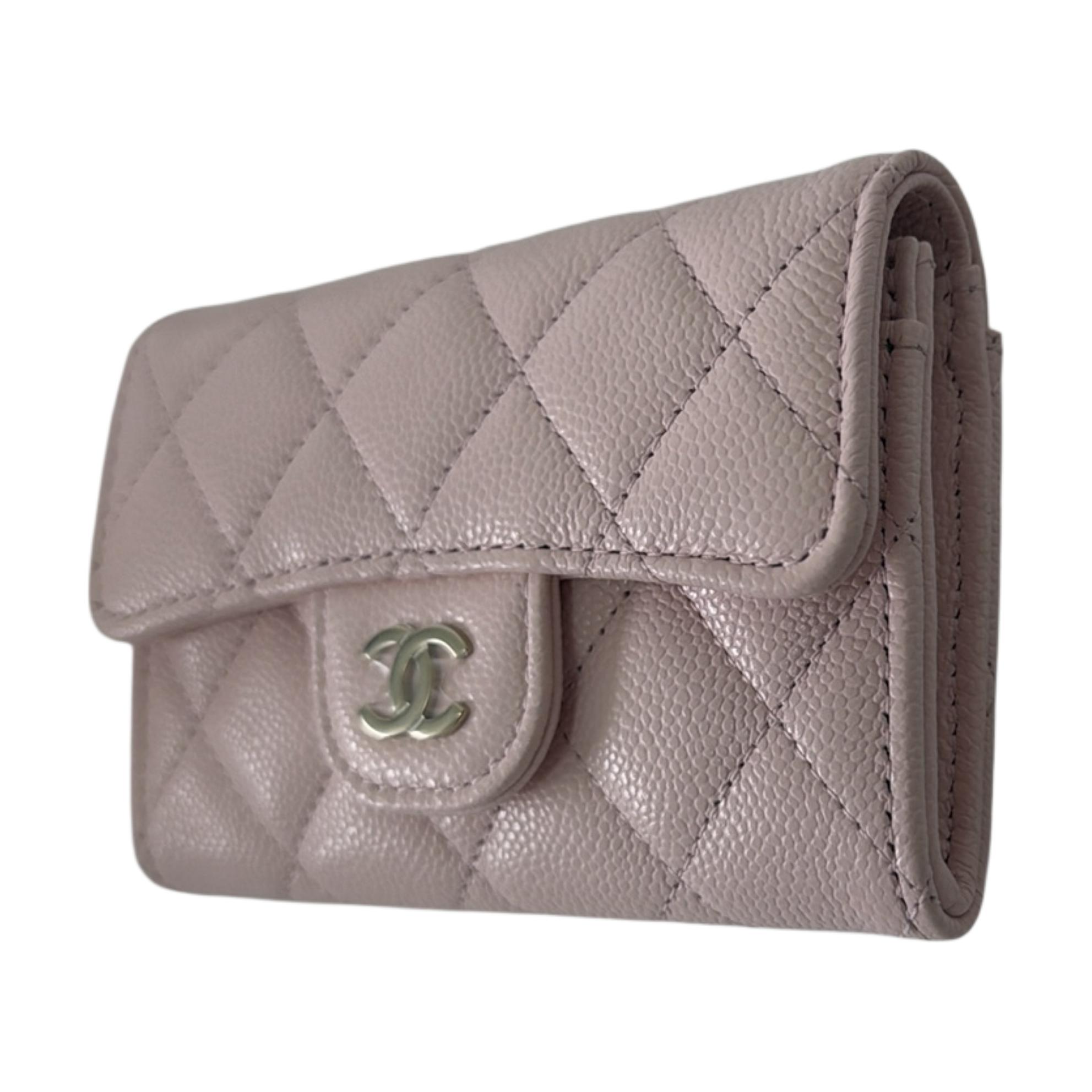 CHANEL Визитница из блестящей телячьей кожи с зернистой текстурой и золотистым металлом для женщин, цвет Cherry Blossom Pink — фото 2