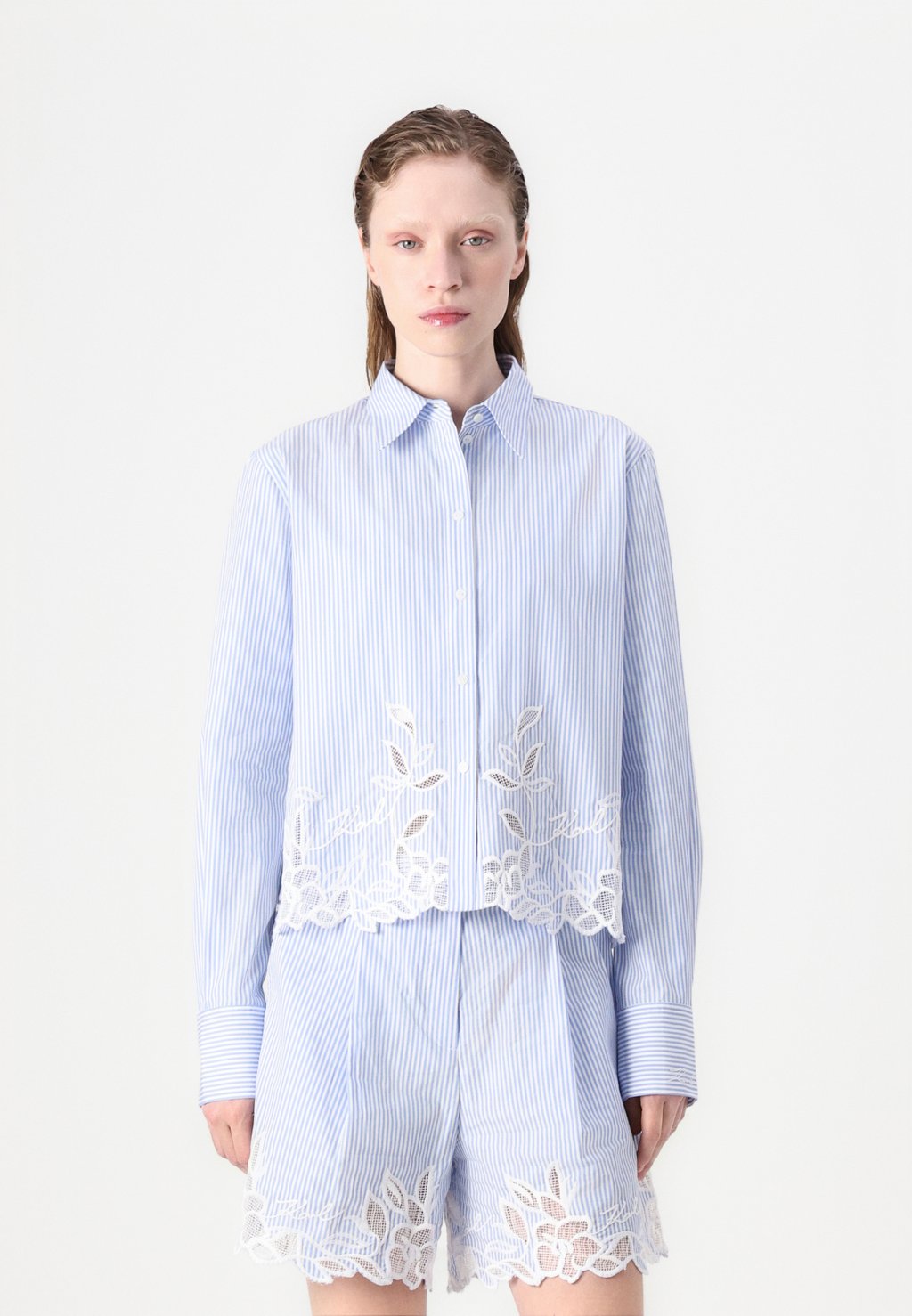 

Блузка на пуговицах EMBROIDERY CUT OUT BLOUSE KARL LAGERFELD, светло-голубой