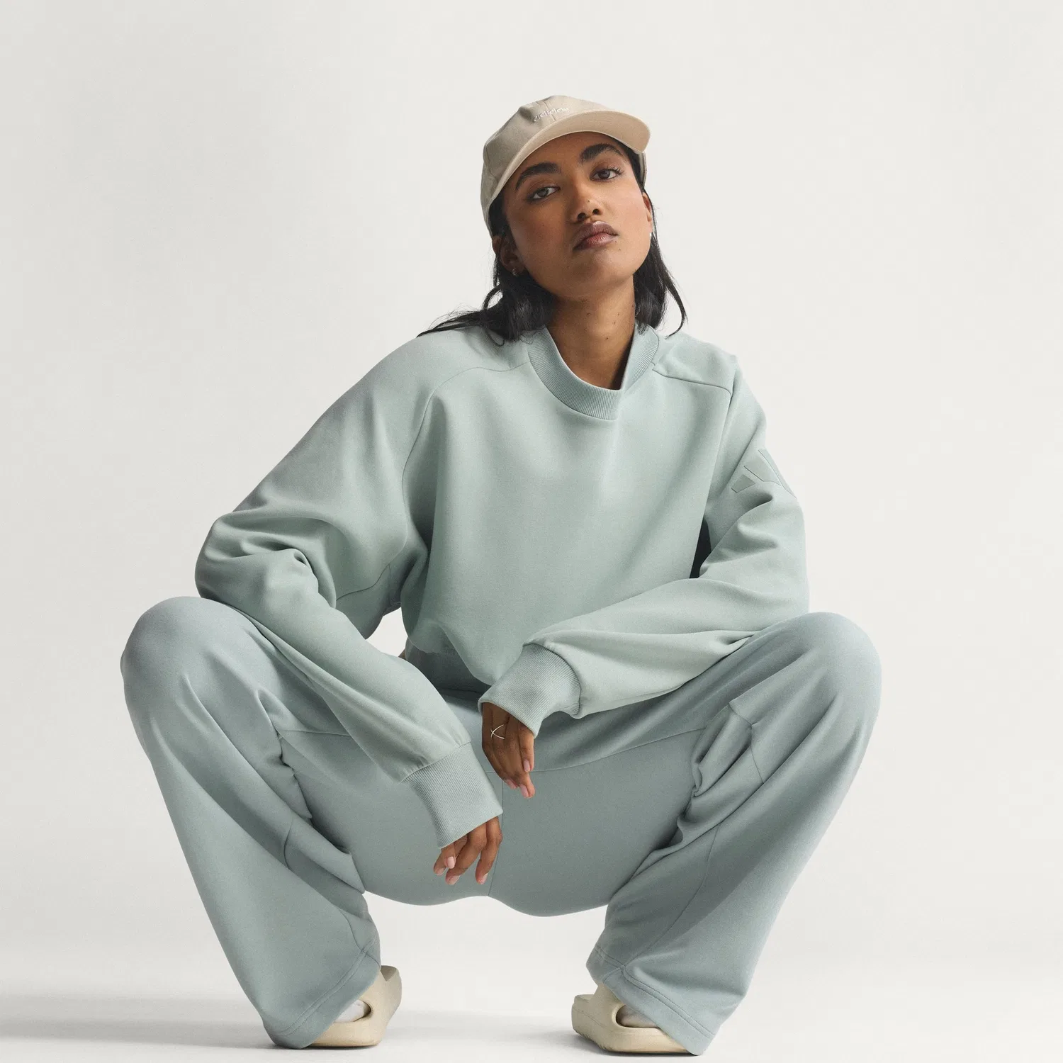Женские брюки Adidas Soft Luxe Straight Leg, цвета Wonder Sage