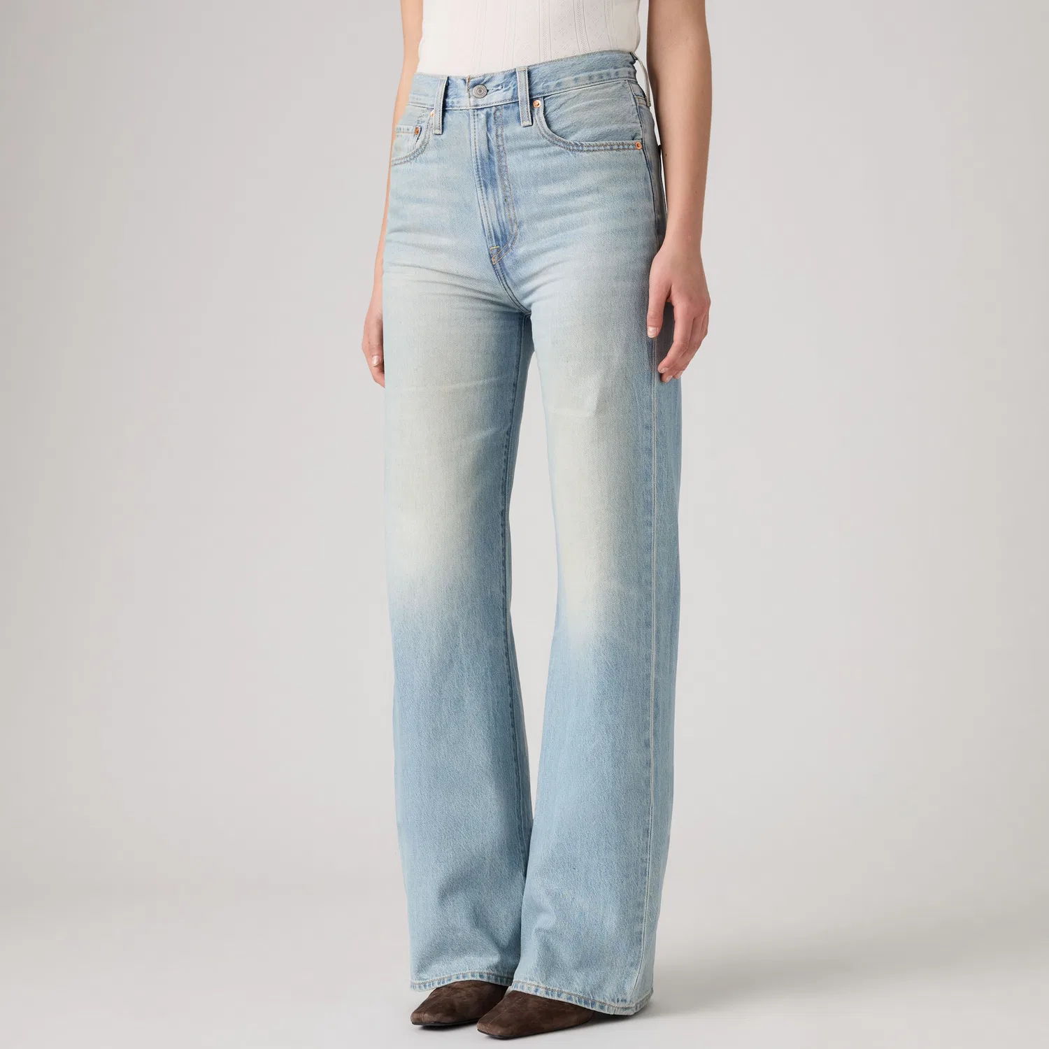Женские джинсы с широкими штанинами и ребристой текстурой Levi's, Medium Wash — фото 2