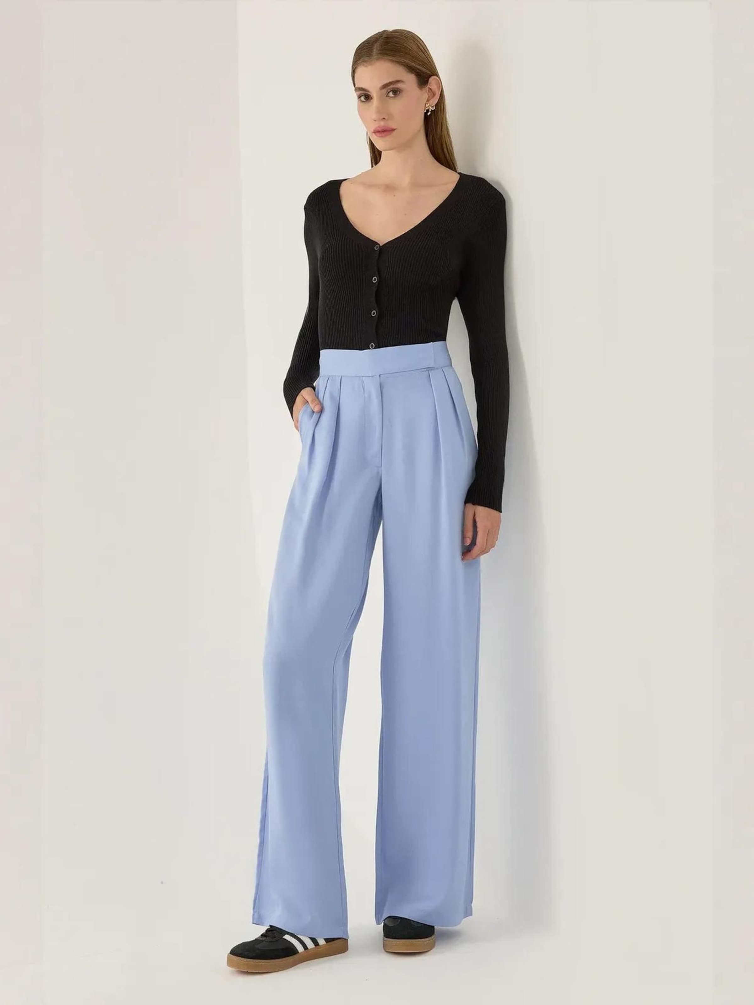 

Hiccup Широкие брюки со складками спереди в светло-голубом цвете