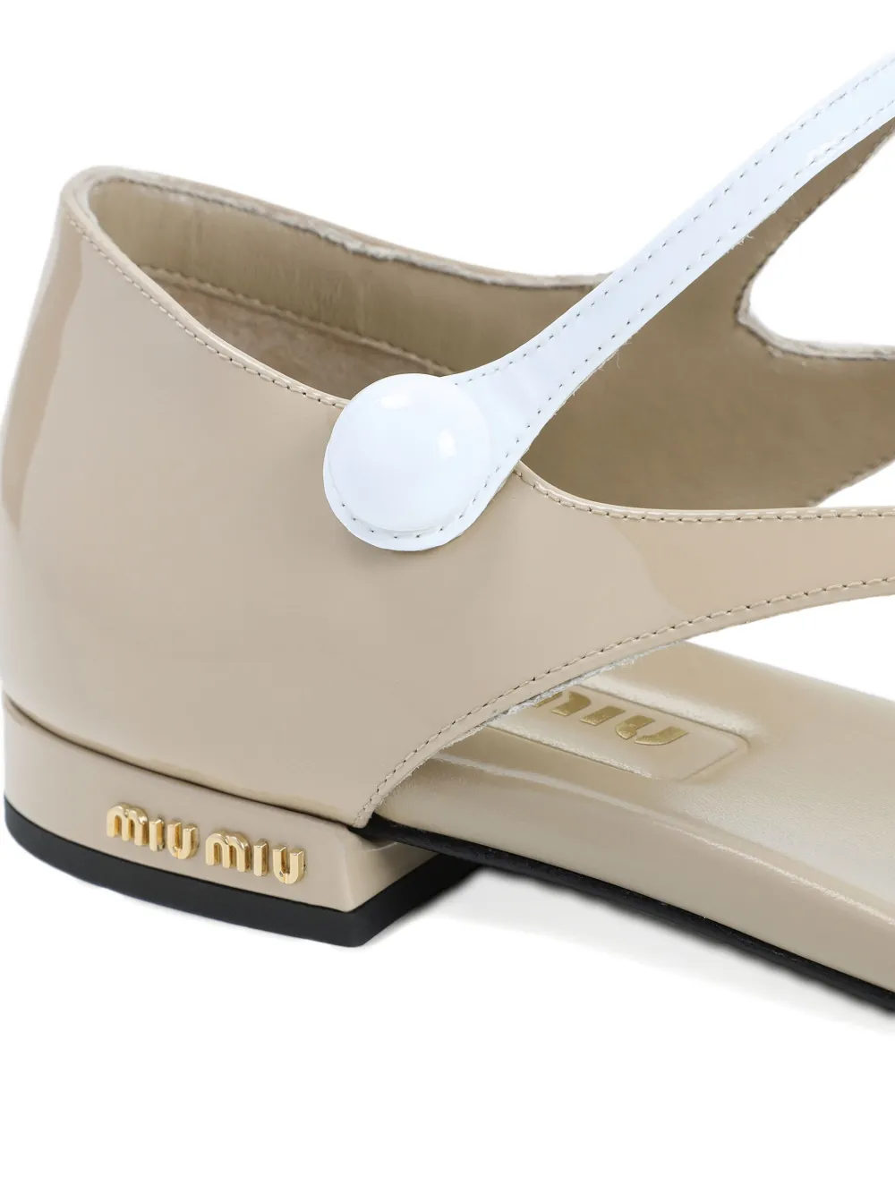 Лакированные сандалии в двух тонах MIU MIU, нейтральный — фото 4