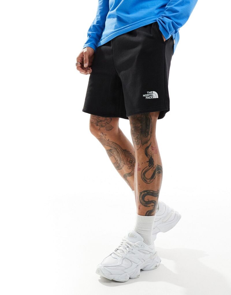 

Черные шорты The North Face Evolution