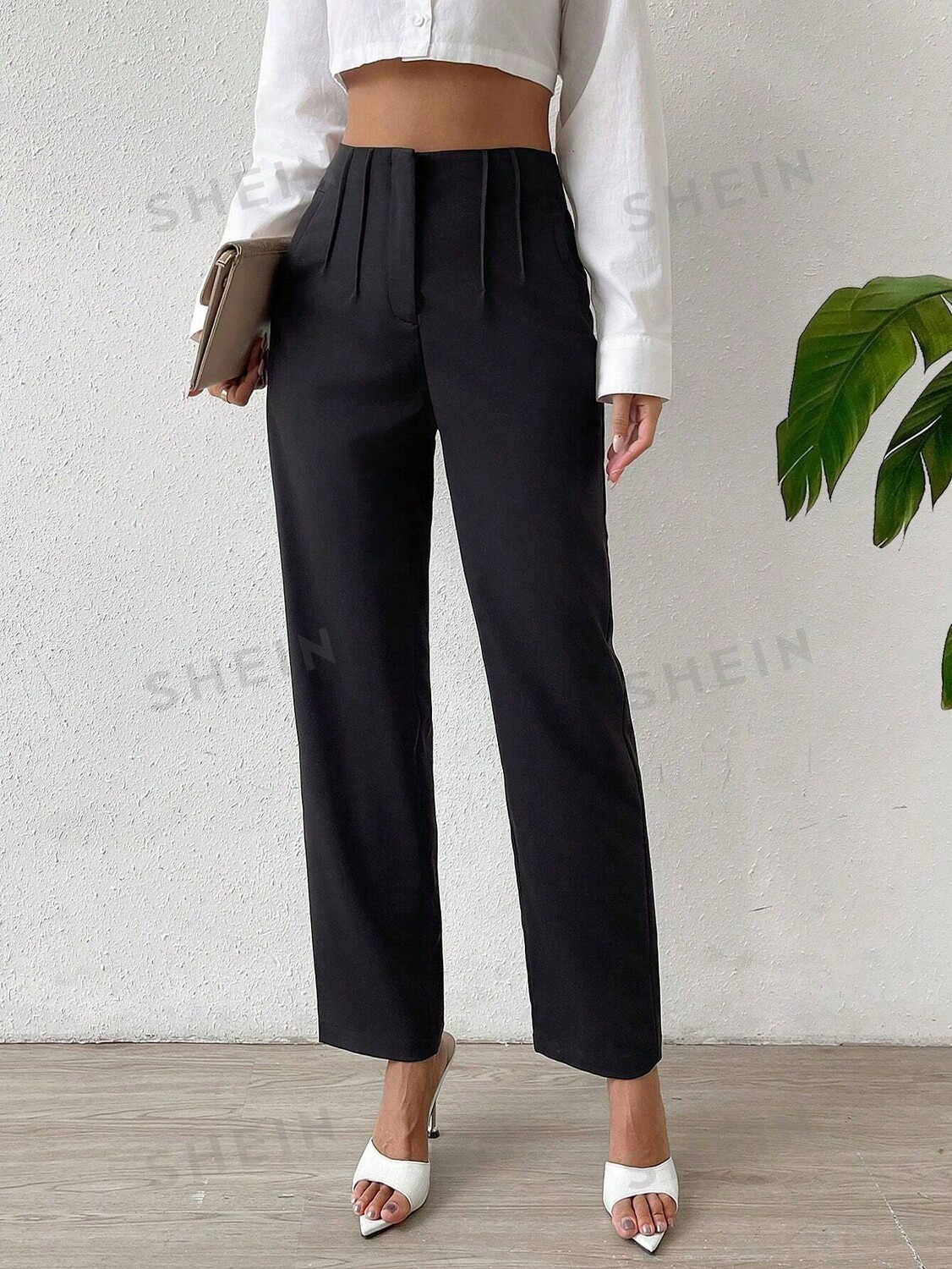 

Essnce Прямые брюки, Однотонные, со складками Shein, черный