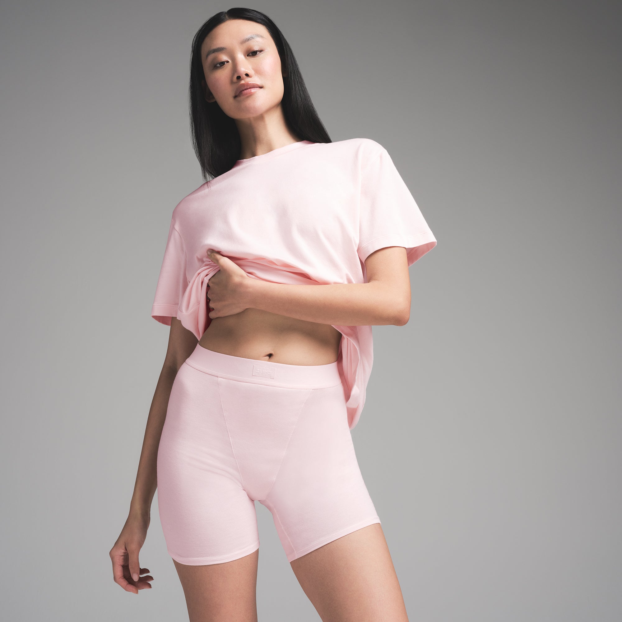 

Боксеры SKIMS, цвет barely pink