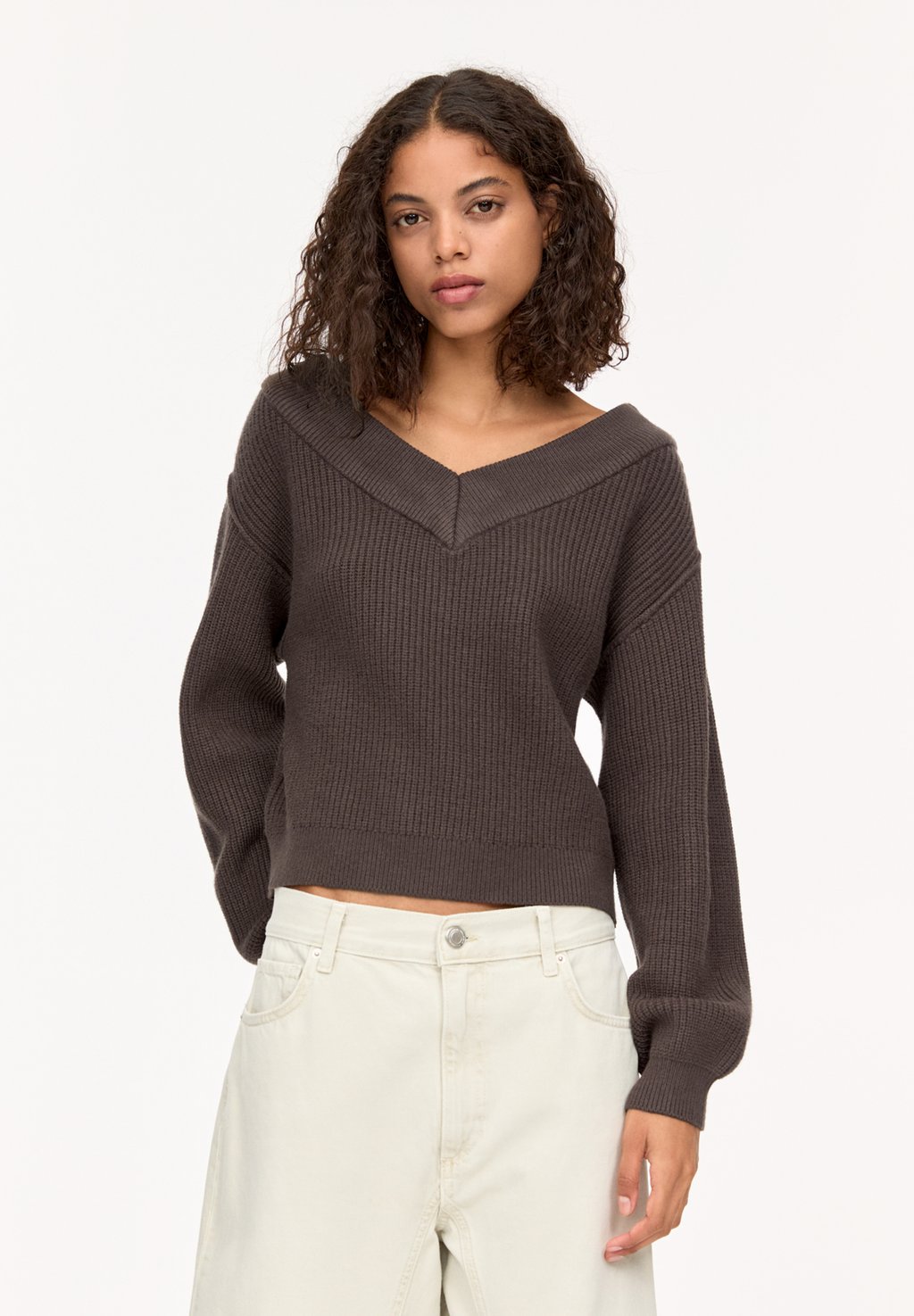 

Свитер PURL WITH A V-NECKLINE PULL&BEAR, коричневый