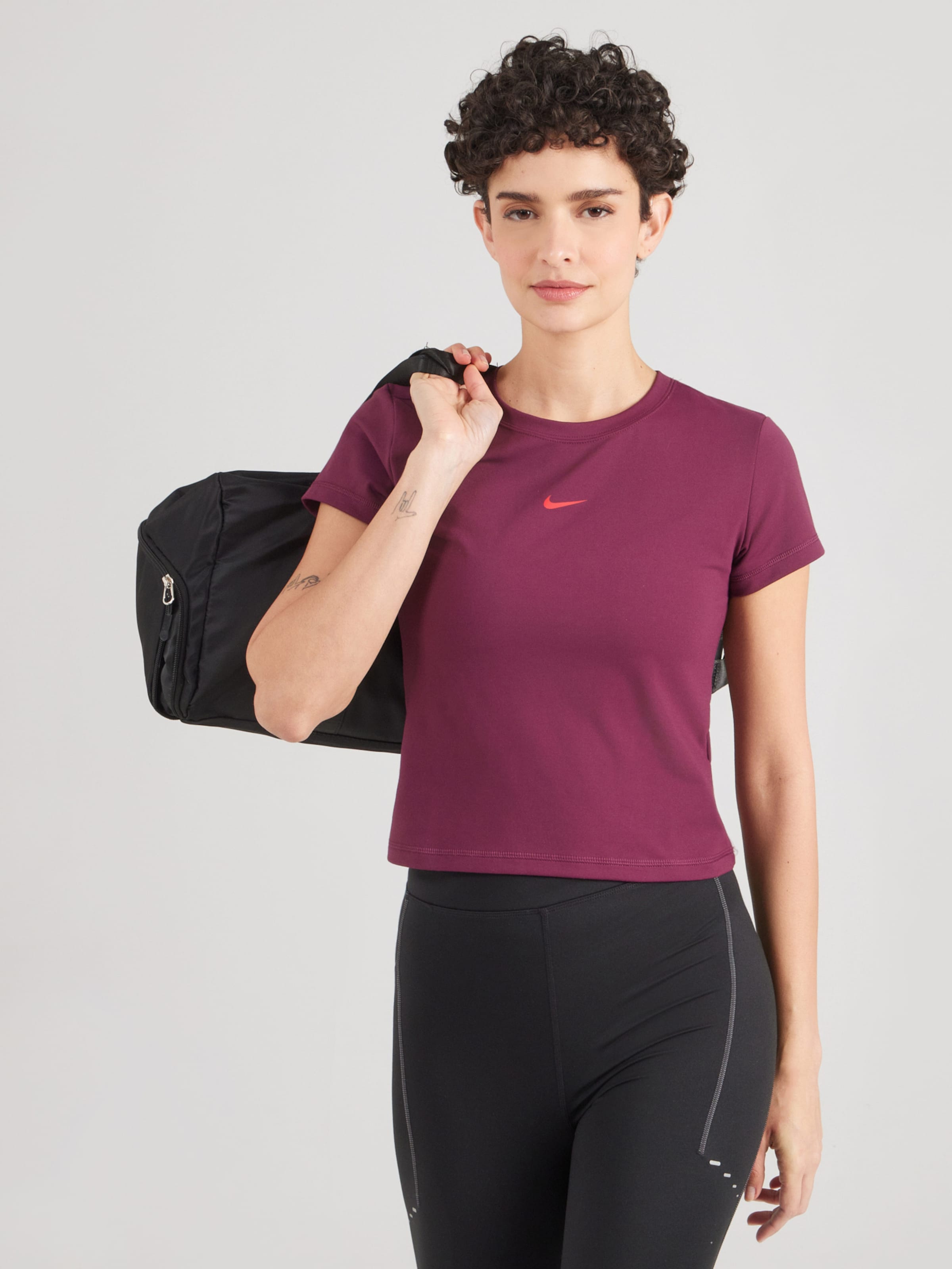 Nike Sportswear Футболка в цвете бордо — фото 3