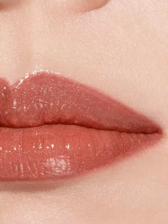 Rouge Coco Baume - Увлажняющий, сияющий и тонирующий бальзам для губ с возможностью наслаивания цвета CHANEL, Honey Bliss — фото 3