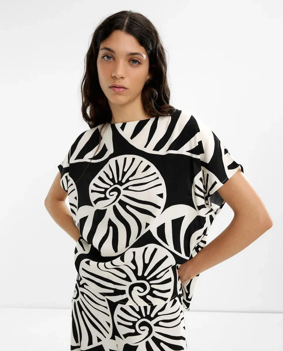 

Женская блузка из 100% вискозы с плавным рисунком в виде ракушек Parfois, черный/белый