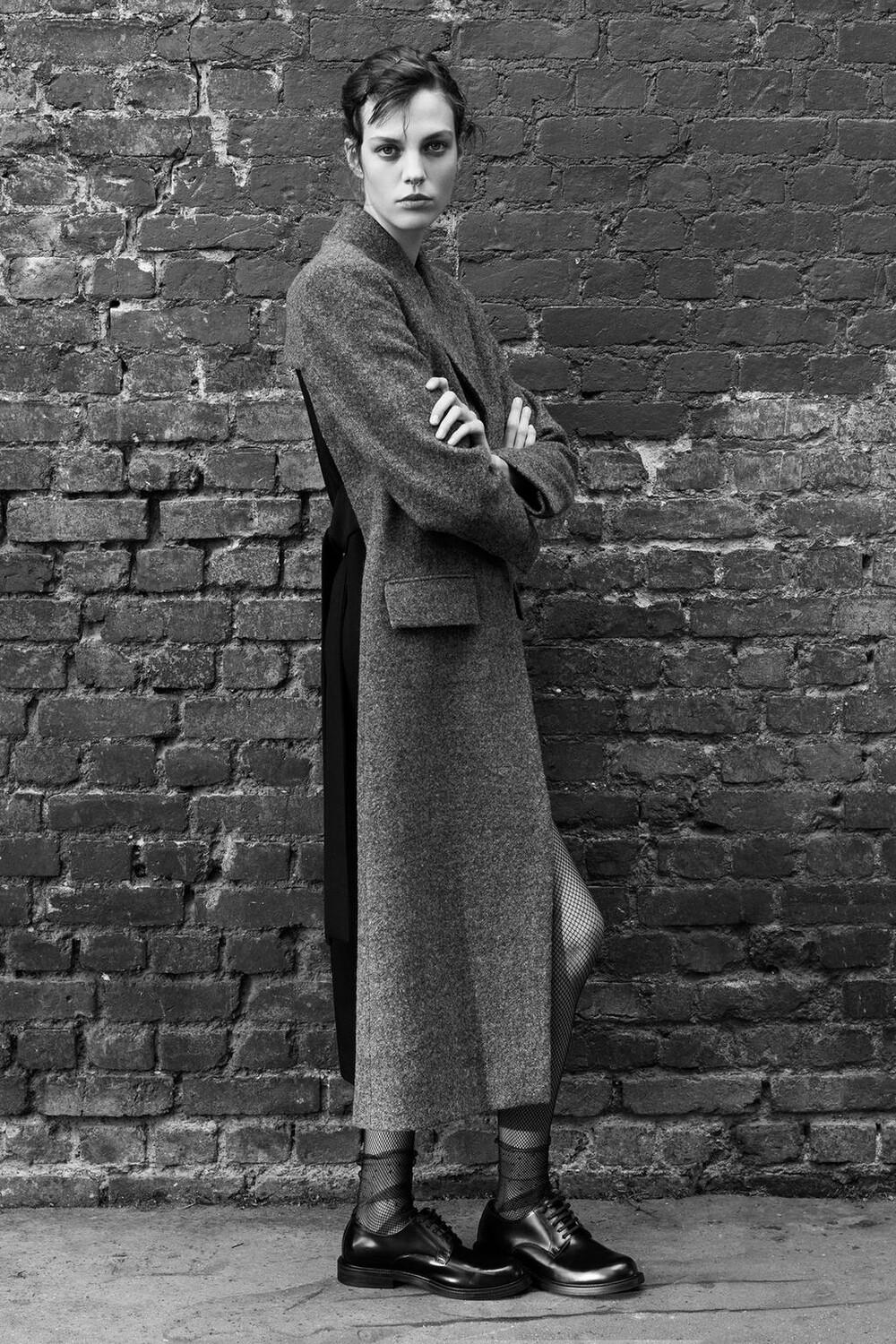 

Пальто из комбинированной шерсти ZARA, средне-серый