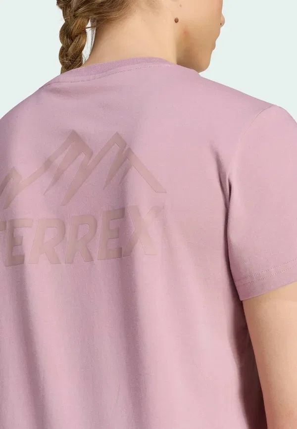 Футболка Adidas Terrex Terrex mountain graphic tshirt print t-shirt, волшебный сиреневый — фото 4