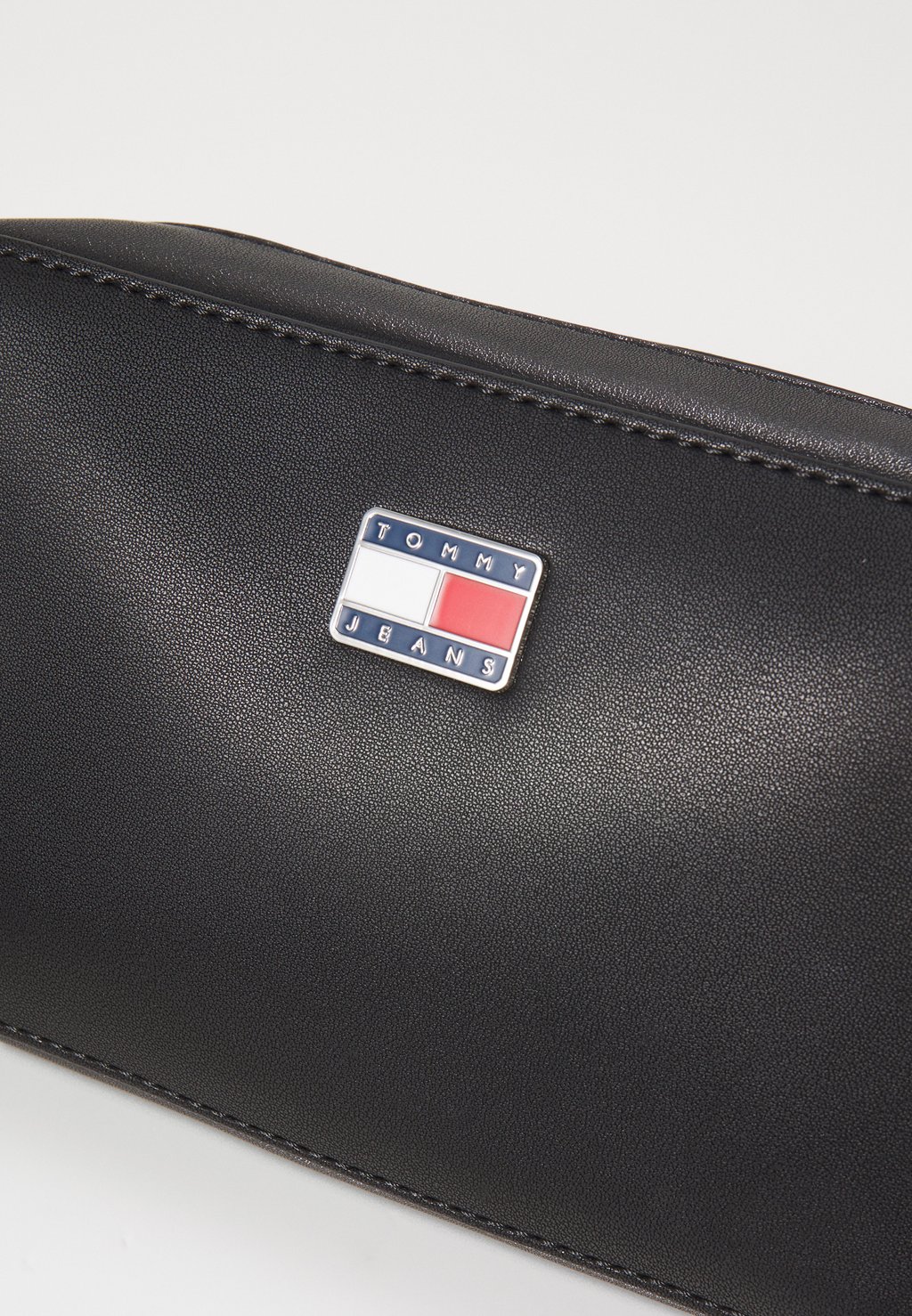

Сумка через плечо DAILY ELEV CAMERA BAG Tommy Jeans, черный