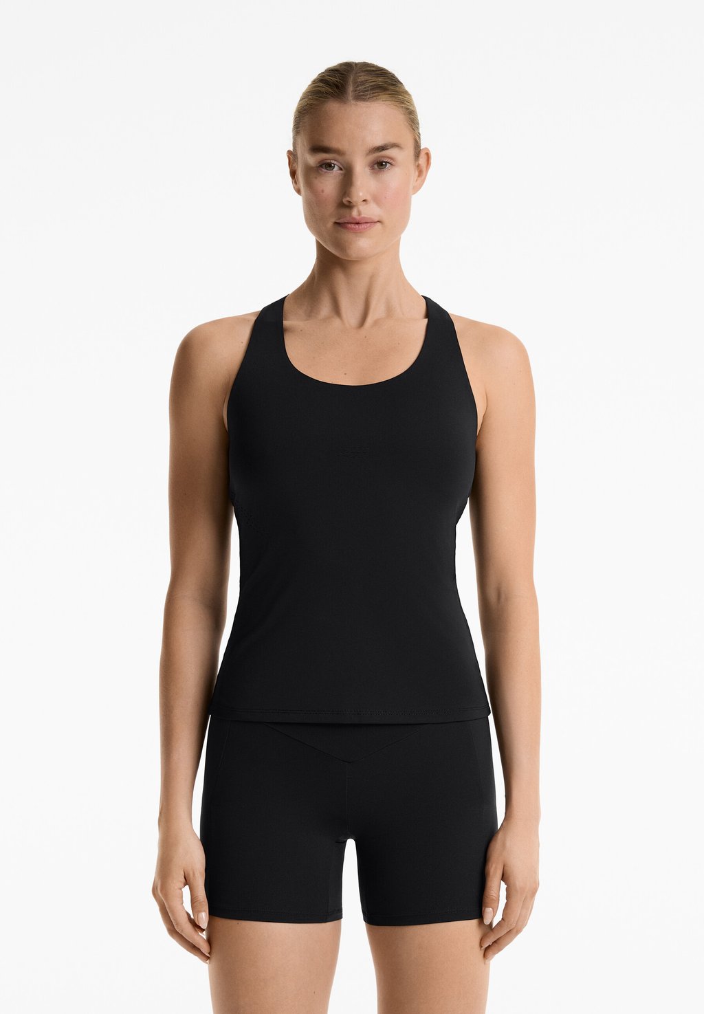 

Топ SLEEVELESS PUNCHING OYSHO, черный