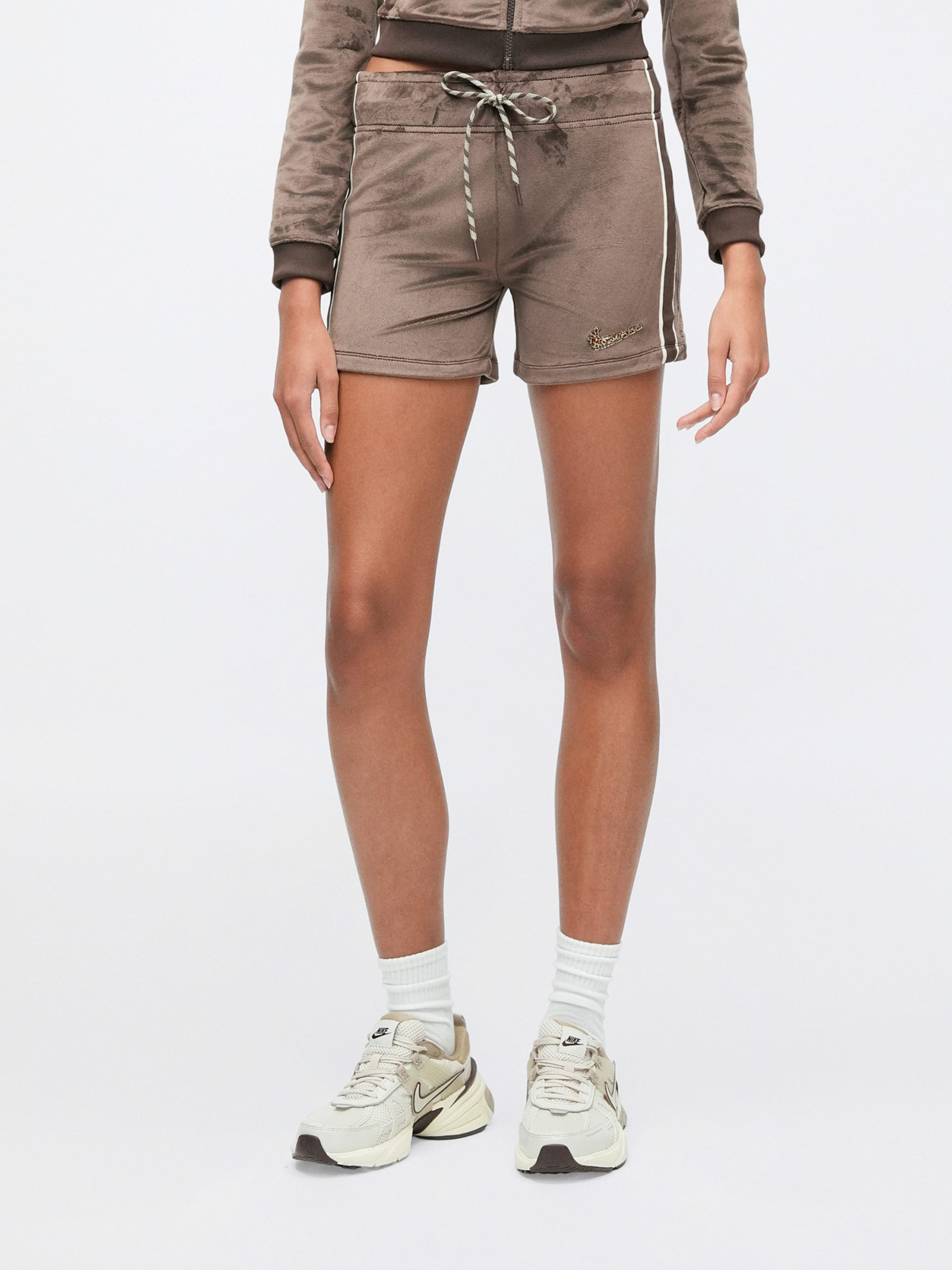 Nike Sportswear Шорты Regular в цвете Brown, Cappuccino, Dark Brown — фото 2
