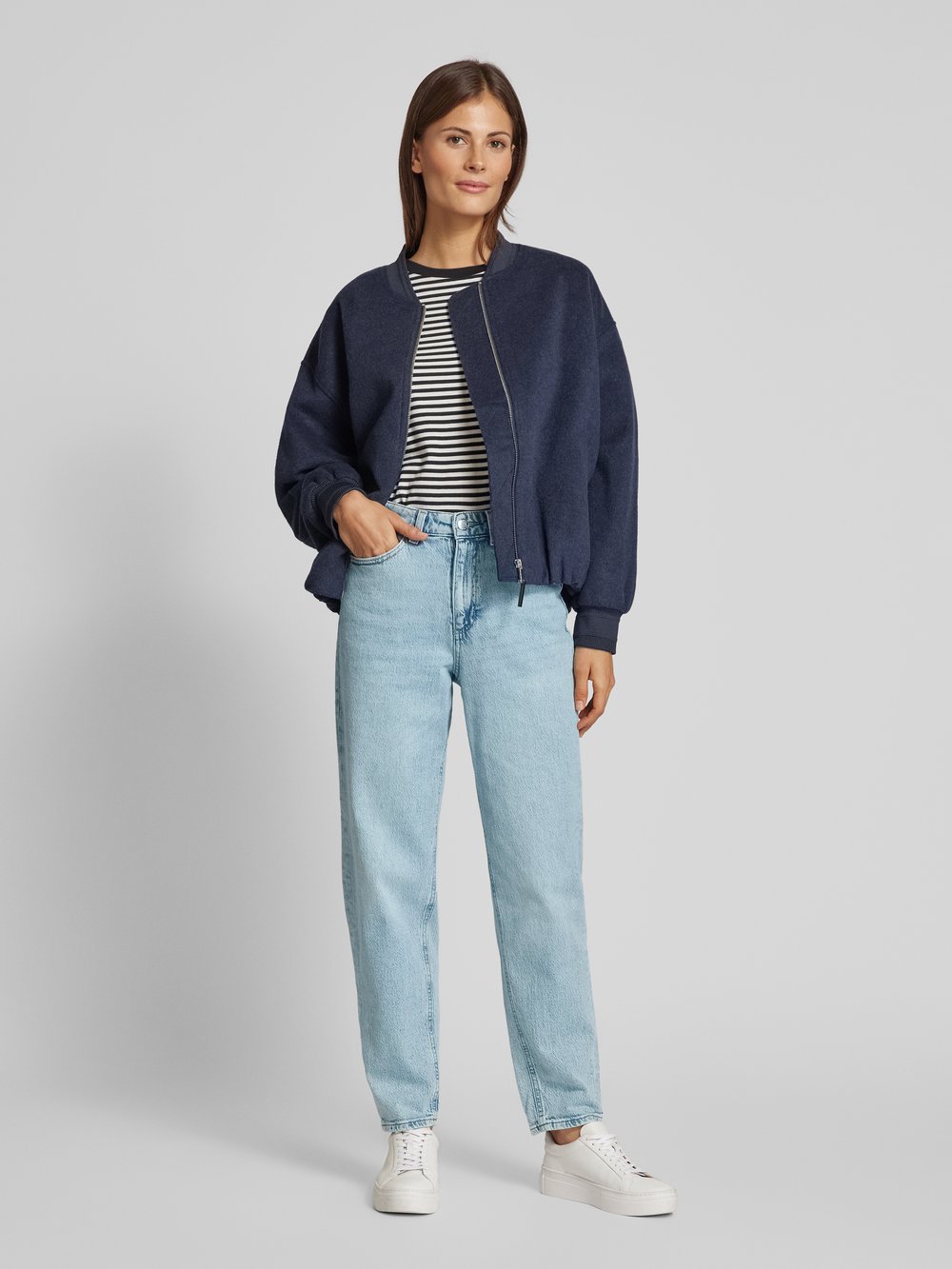 

Джинсы mom fit с заклепками модель 'TESSA' Vero Moda