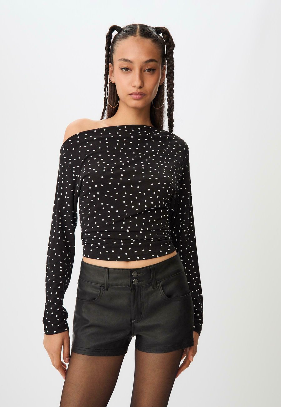 

Шорты Stradivarius WAXED, Black