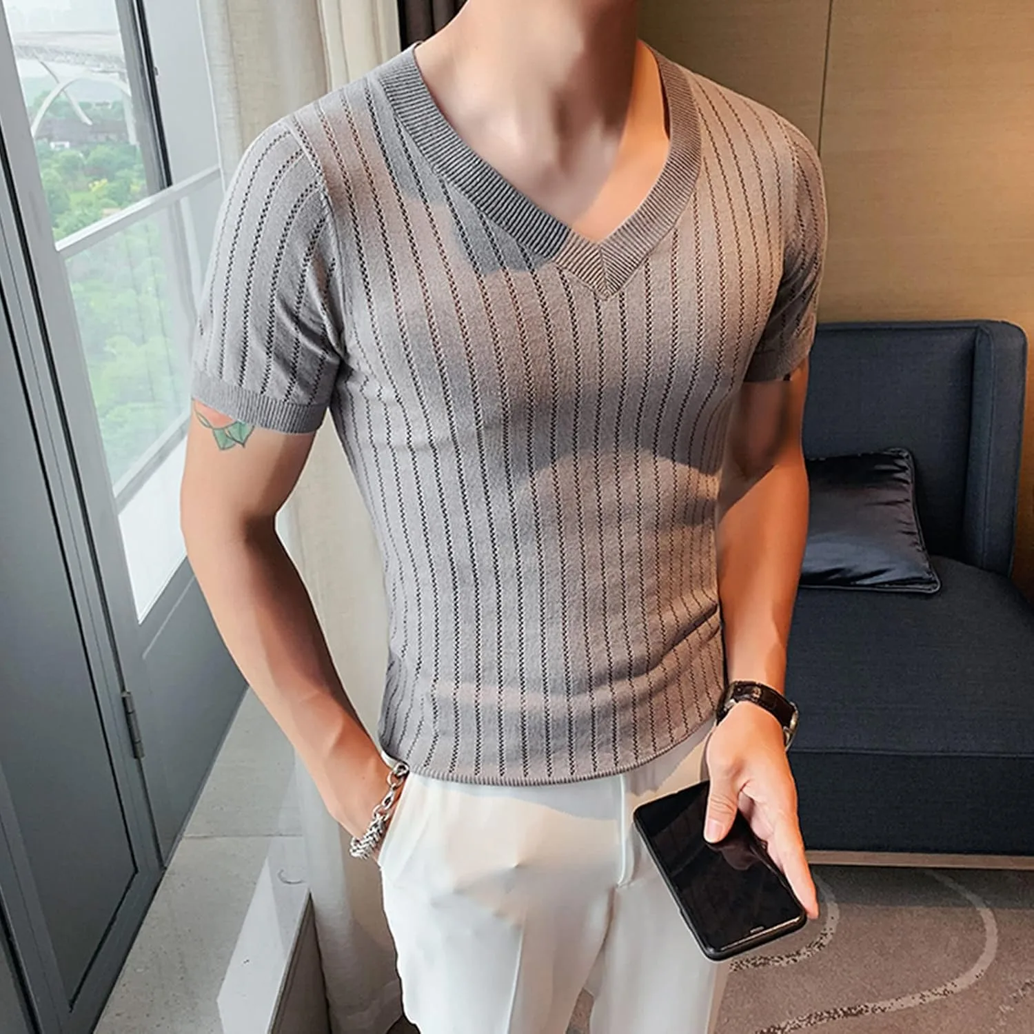 Мужская полосатая футболка slim fit v-образным вырезом — фото 4