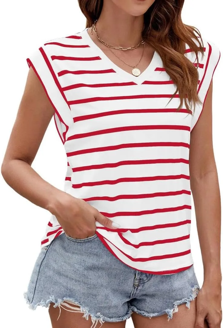

Женская футболка с V-образным вырезом и полосками