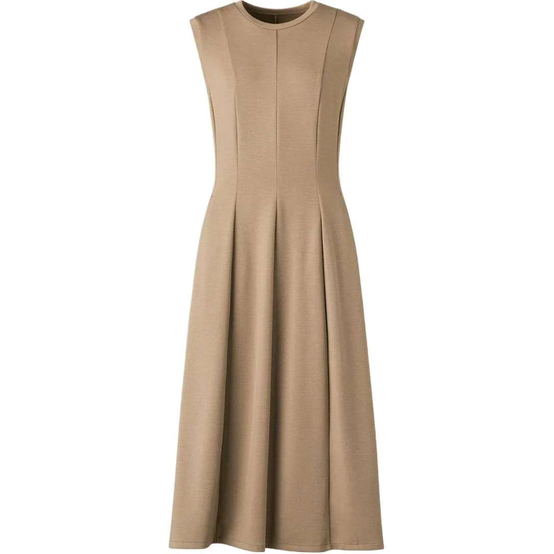 Платье Clare Waight Keller C Collection SS26 без рукавов UNIQLO, темно-бежевый