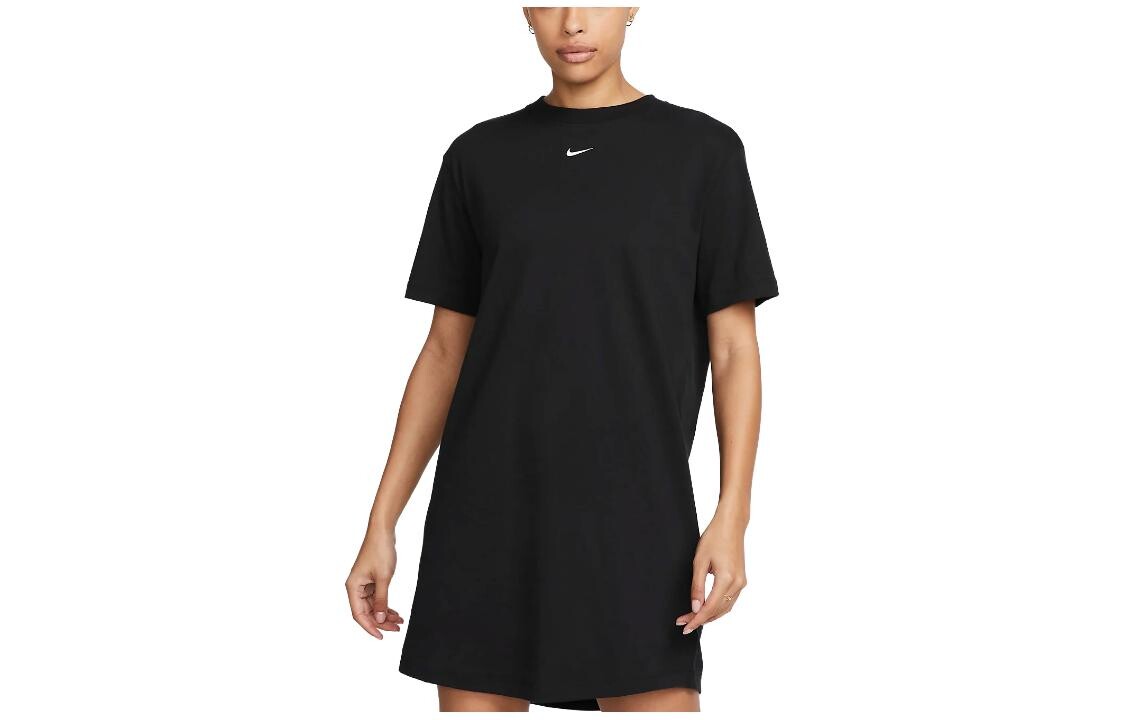 

Футболка женская черная Nike