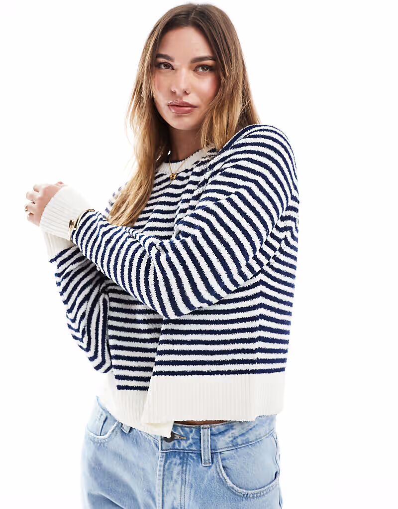 

Джемпер с круглым вырезом ASOS DESIGN и отделкой в ​​рубчик в полоску