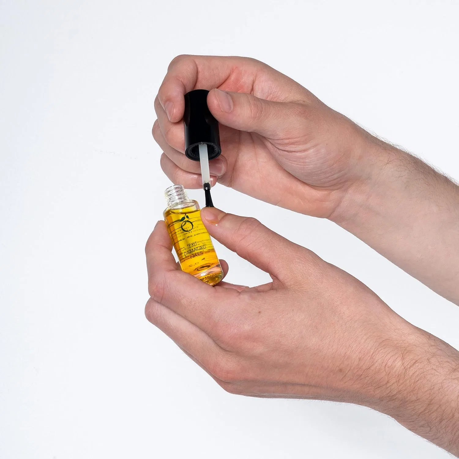 Восстанавливающий лак для ногтей с миндальным маслом «End Extremely Damaged Nail Polish» от Herome, 2 x 7 мл Herome, Pack Of 2 — фото 3