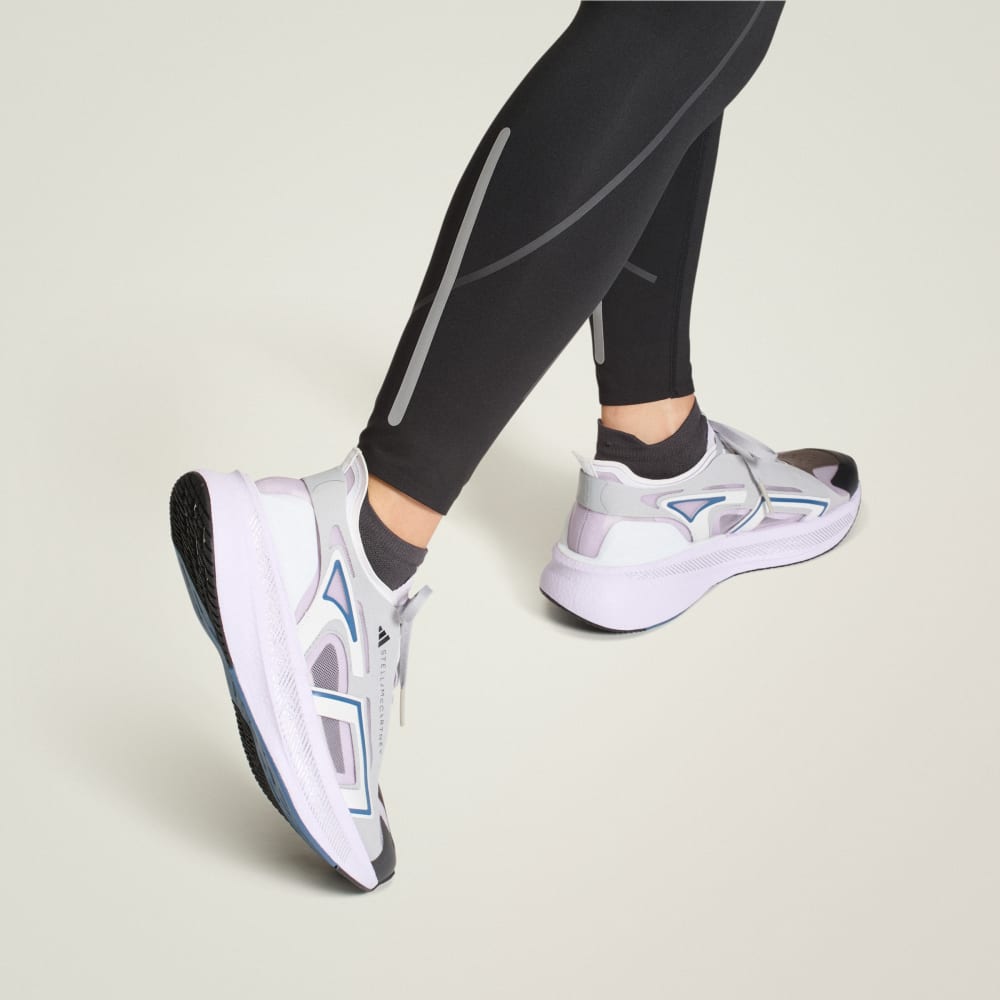 Кроссовки Adidas by Stella McCartney Ultraboost 5 Shoes, цвет Clear Onix/Utility Black/Cloud White — фото 2