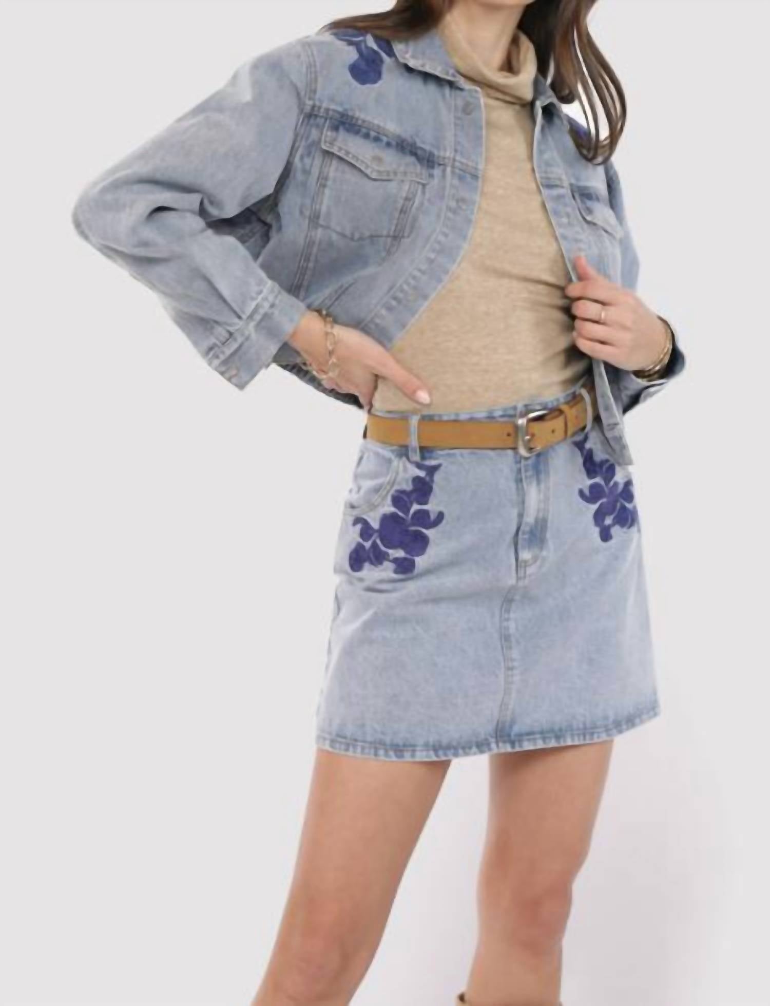 

Скорее всего, вышитая куртка из денима Sadie & Sage, Denim