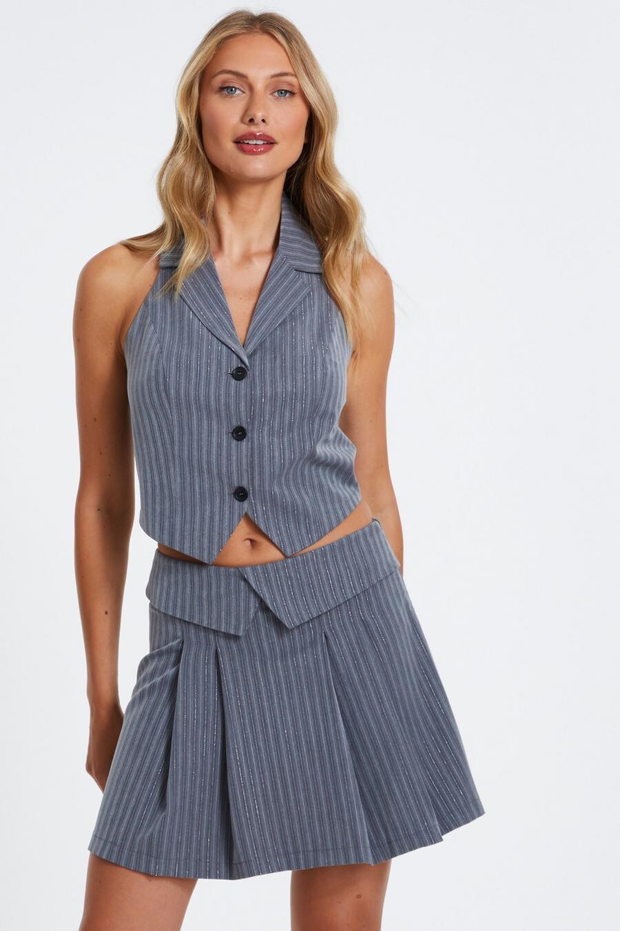 

Мини-юбка в складку серого цвета QUIZ Clothing