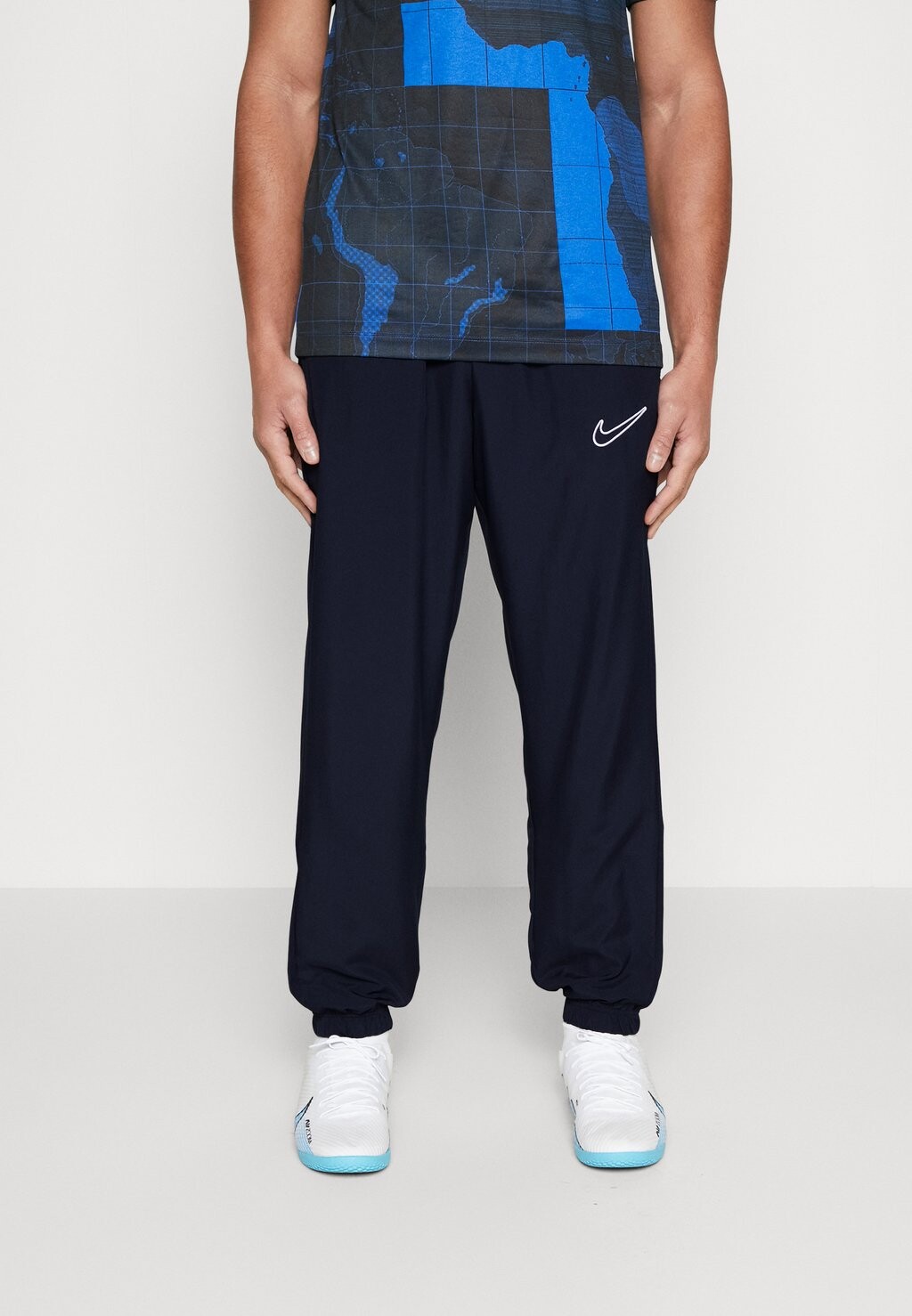 

Спортивные брюки Nike ACADEMY TRACK PANT, цвет Obsidian/Obsidian/White