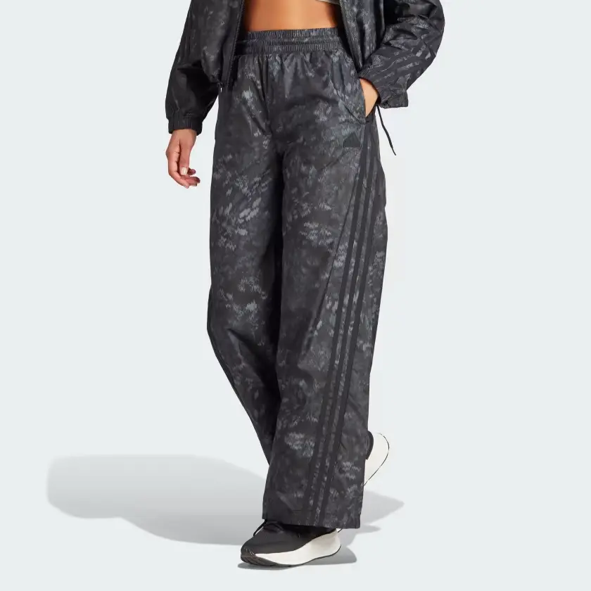 

Спортивные брюки женские черные Adidas