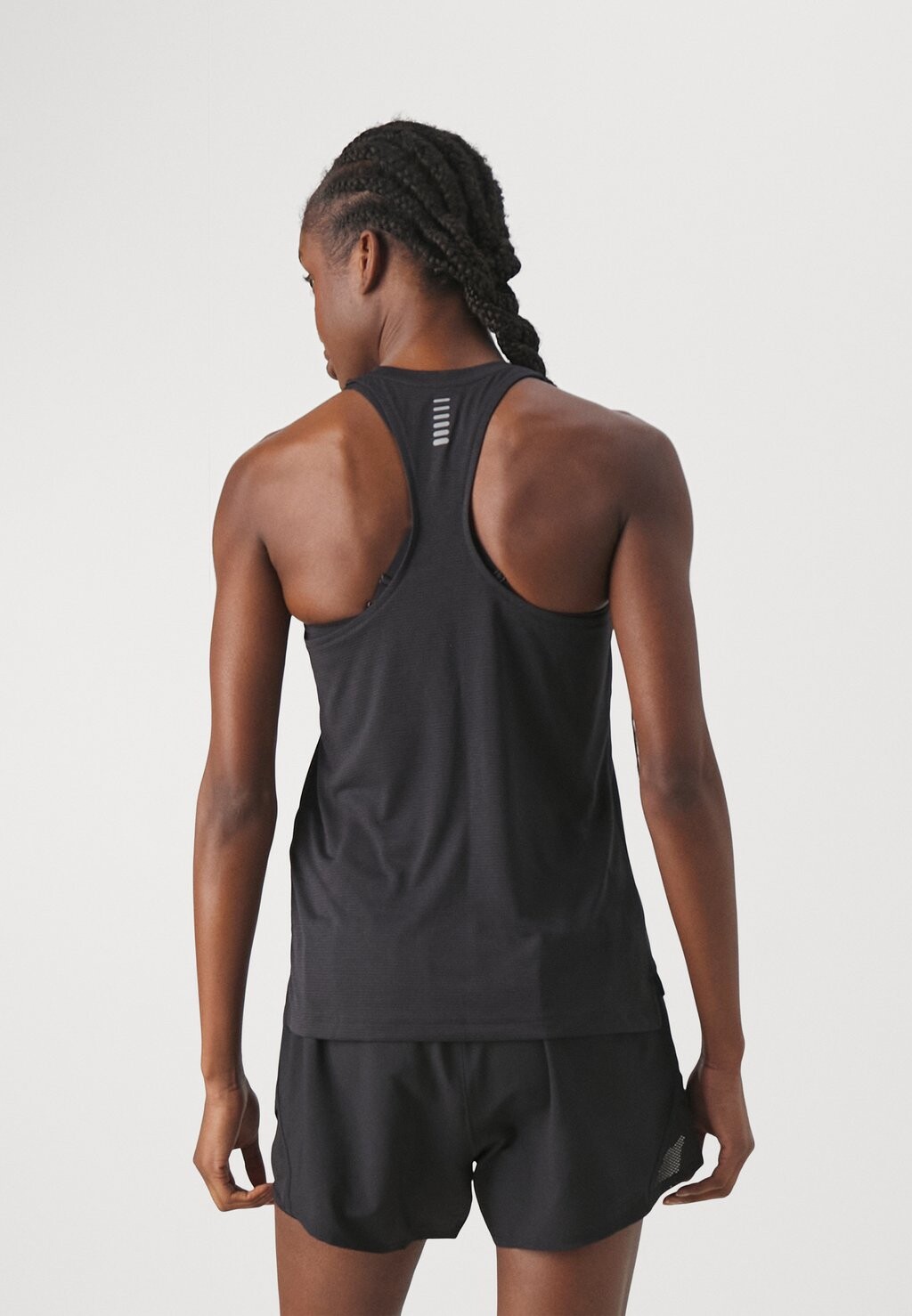 

Топ Launch Singlet Under Armour, черный