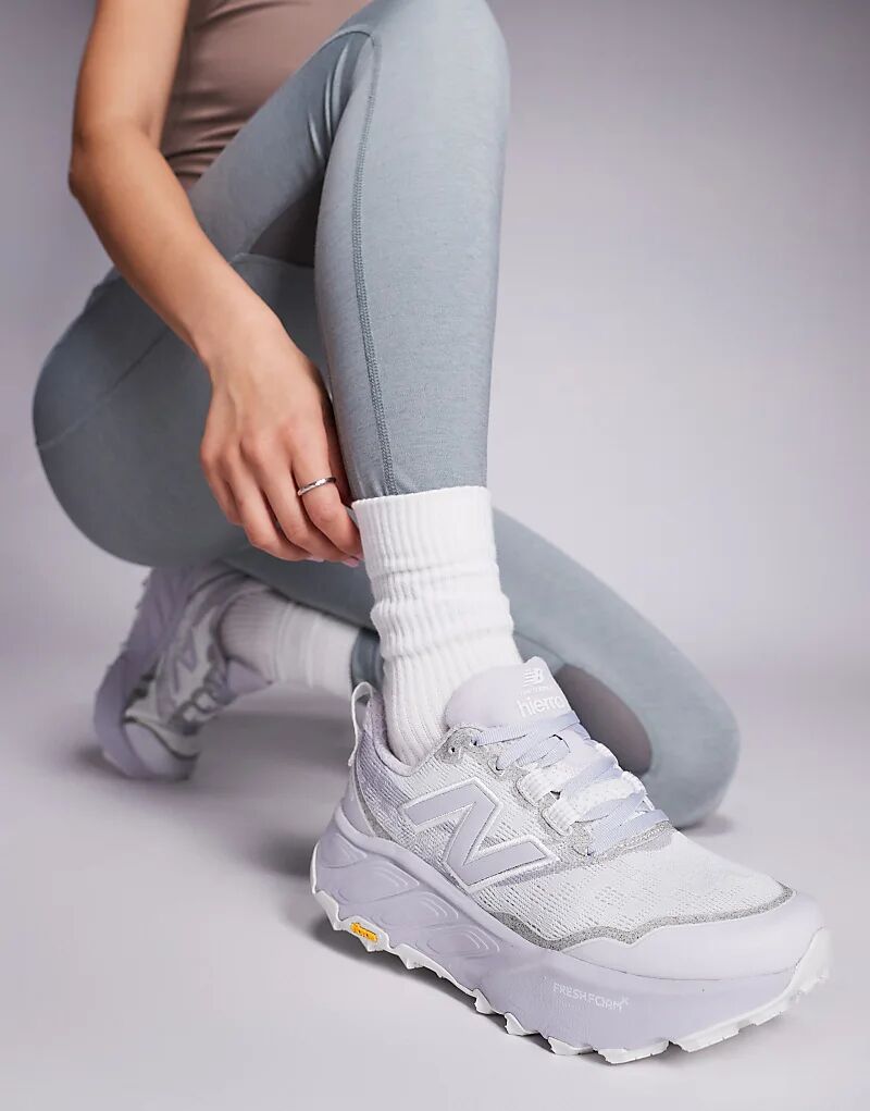 Кроссовки для бега по пересеченной местности New Balance Hierro серого цвета