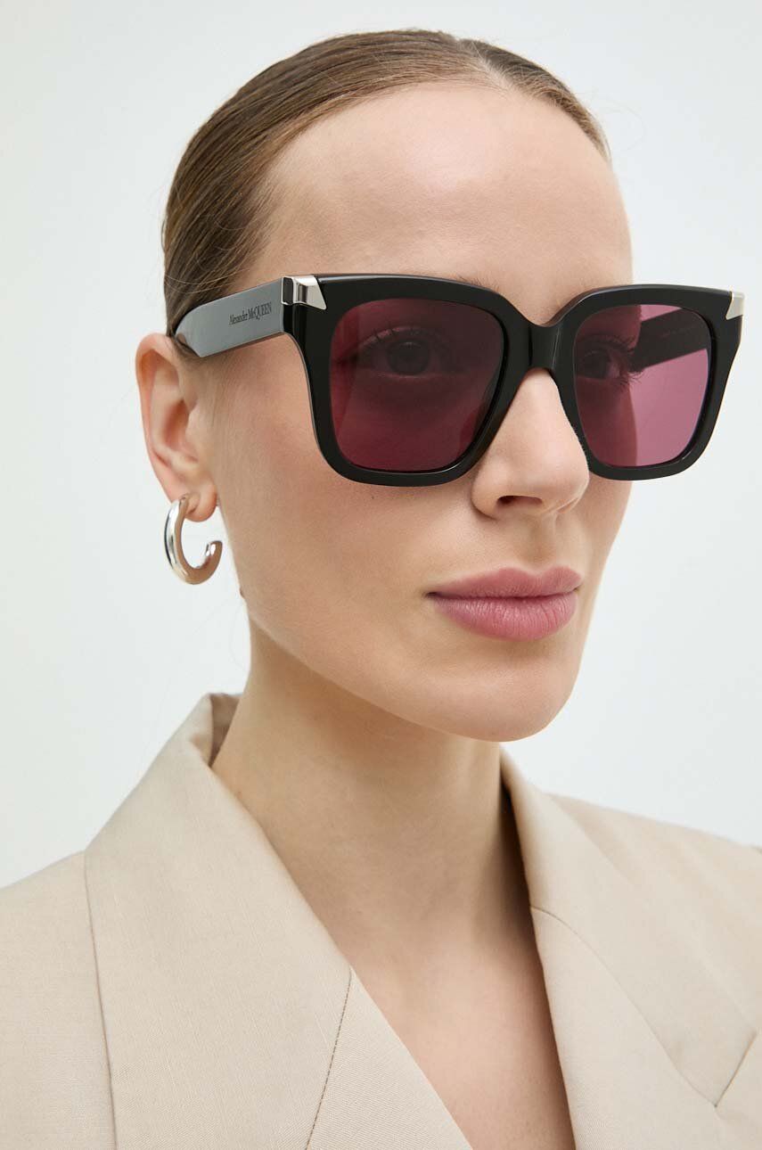 

Солнцезащитные очки Alexander McQueen, черный
