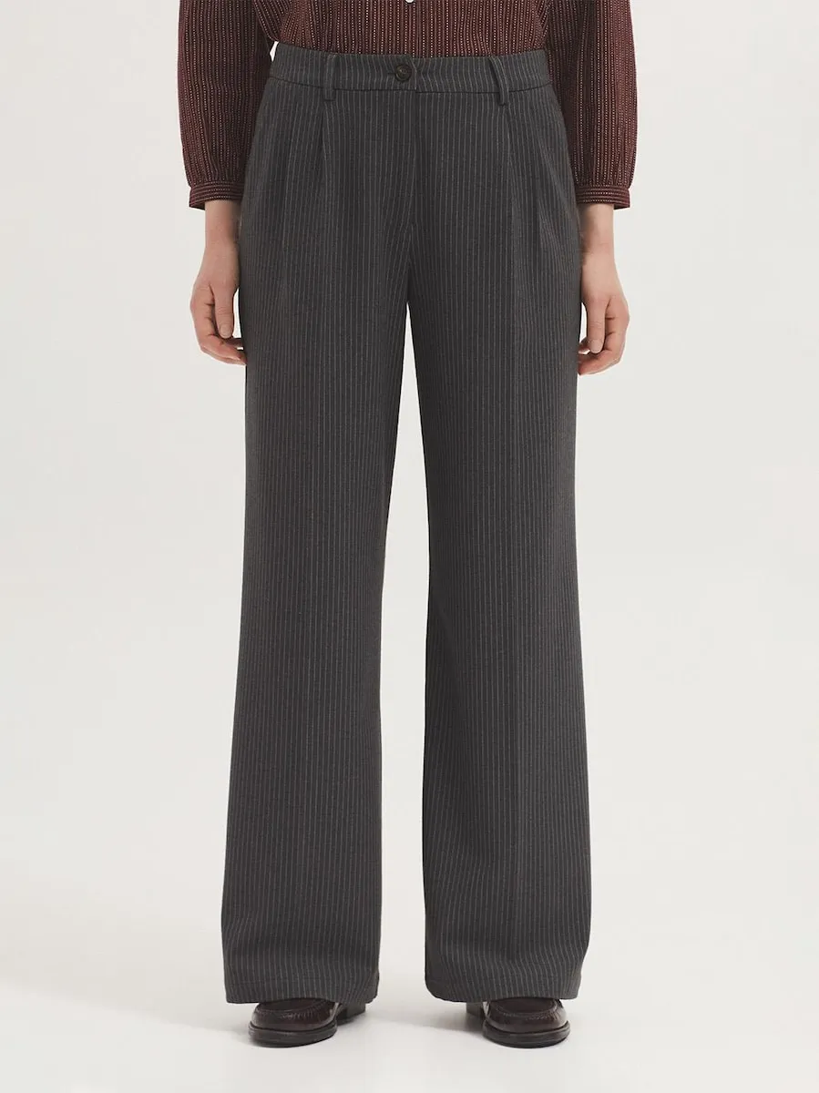 

Женские прямые брюки с диагональной полоской и защипами Nice Things, серый