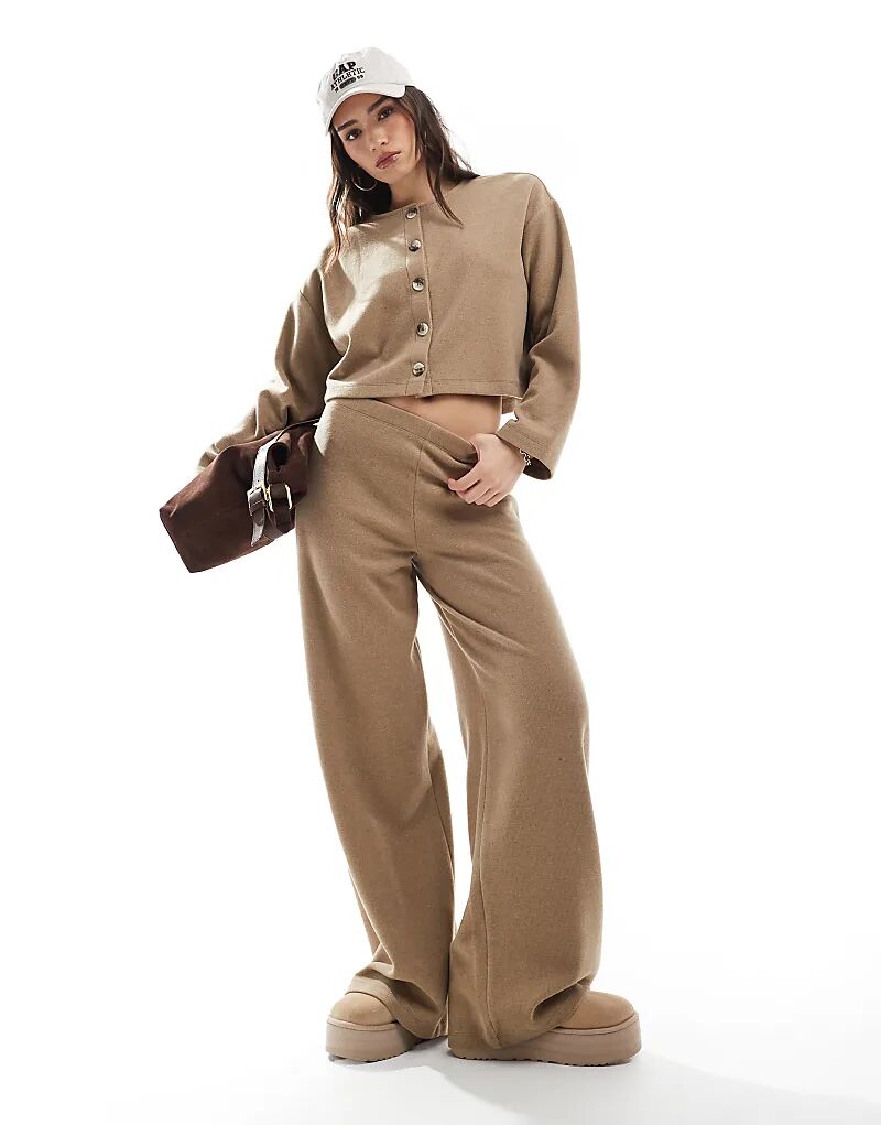 

Мягкие широкие брюки Miss Selfridge в рубчик бежевого цвета