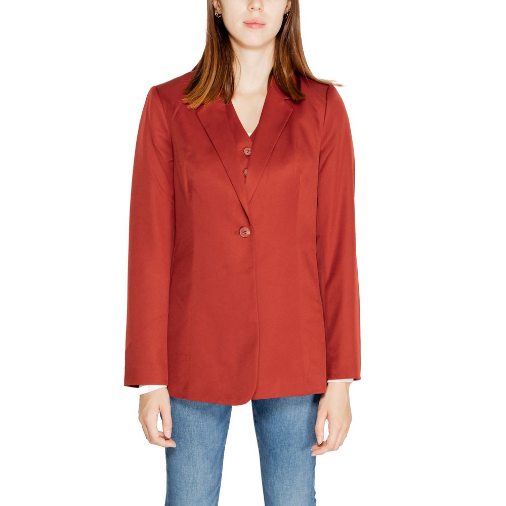 

Красные костюмы и блейзеры из полиэстера Vero Moda