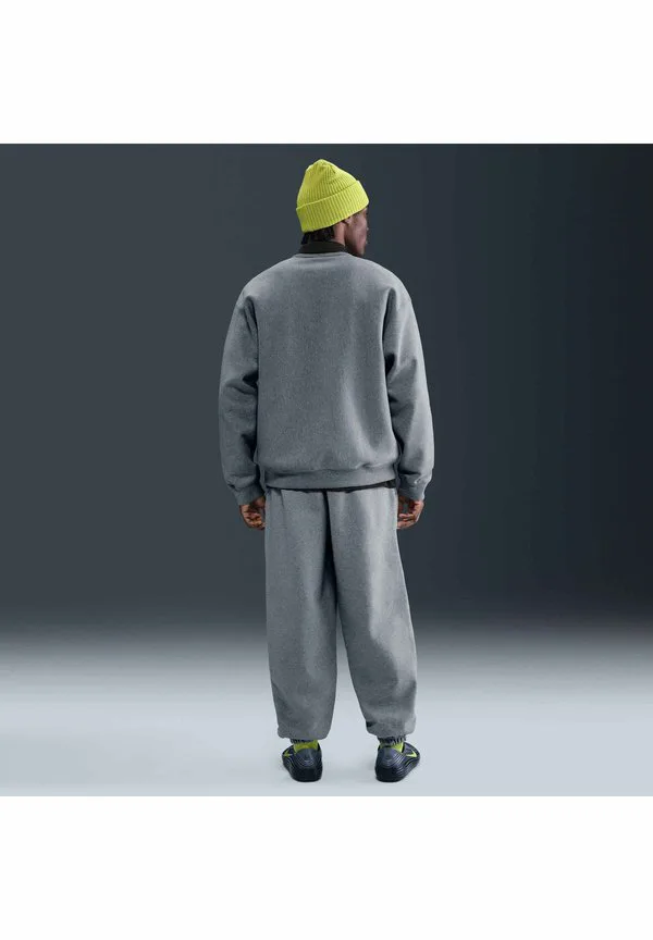 Толстовка solo crew Nike Sportswear, Dark Grey Heather White — фото 2