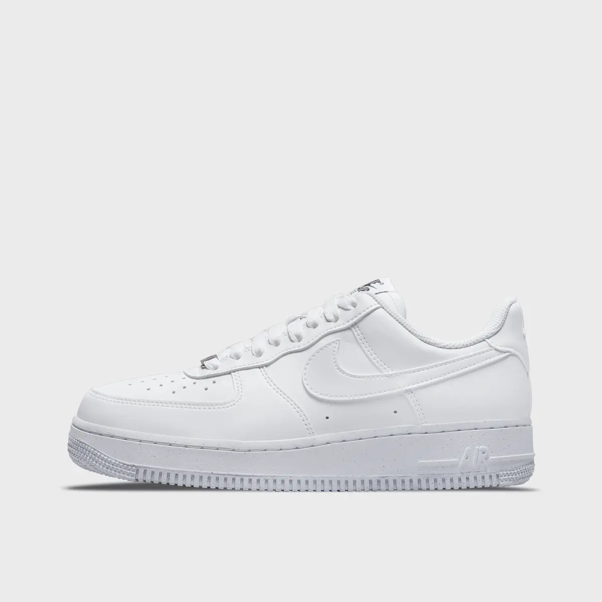 

Кроссовки Nike WMNS Air Force 1 '07 Next Nature, белый