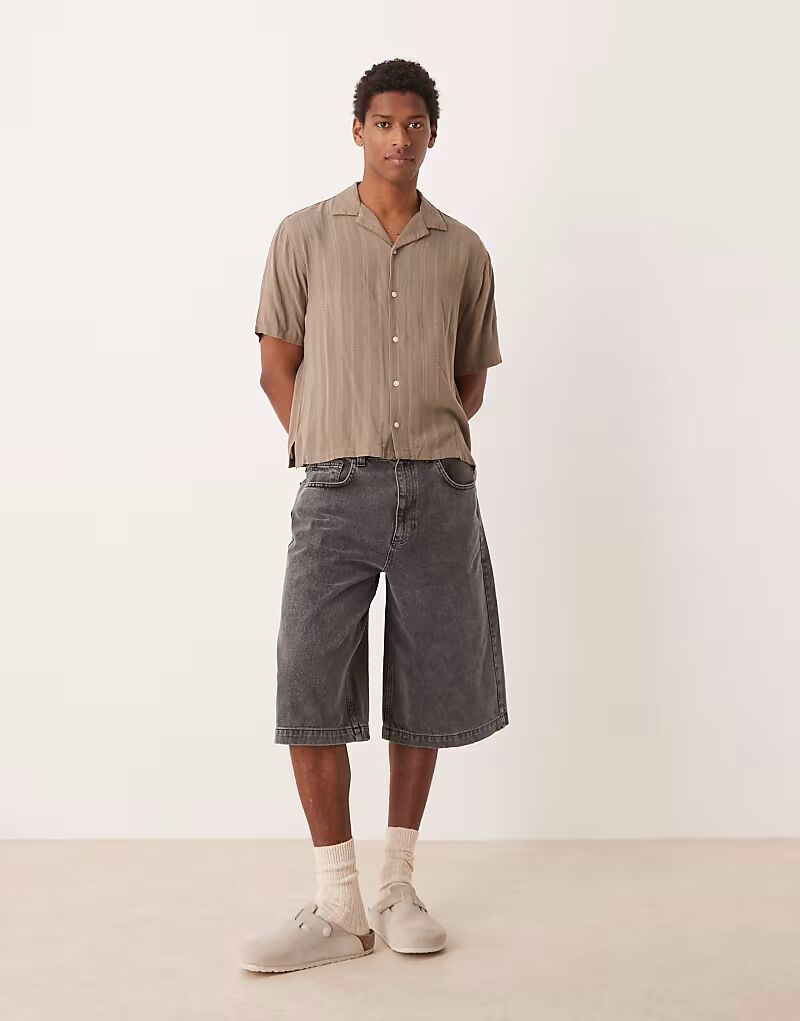 

Джинсовые шорты ASOS DESIGN удлиненной длины коричневого цвета