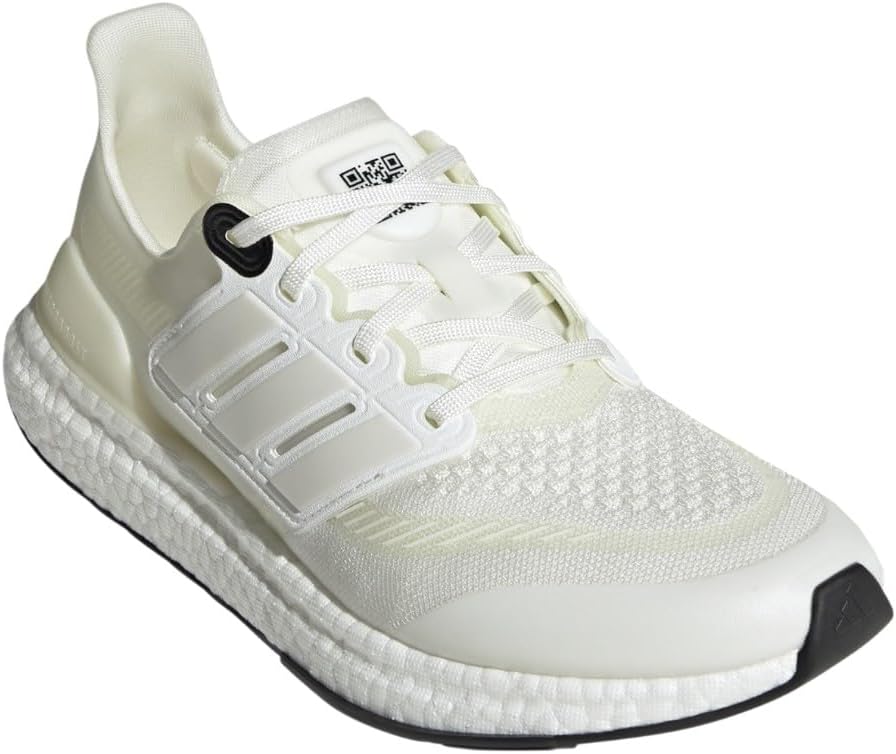 Мужские беговые кроссовки adidas Ultraboost Made to Be Remade, белый/черный — фото 2