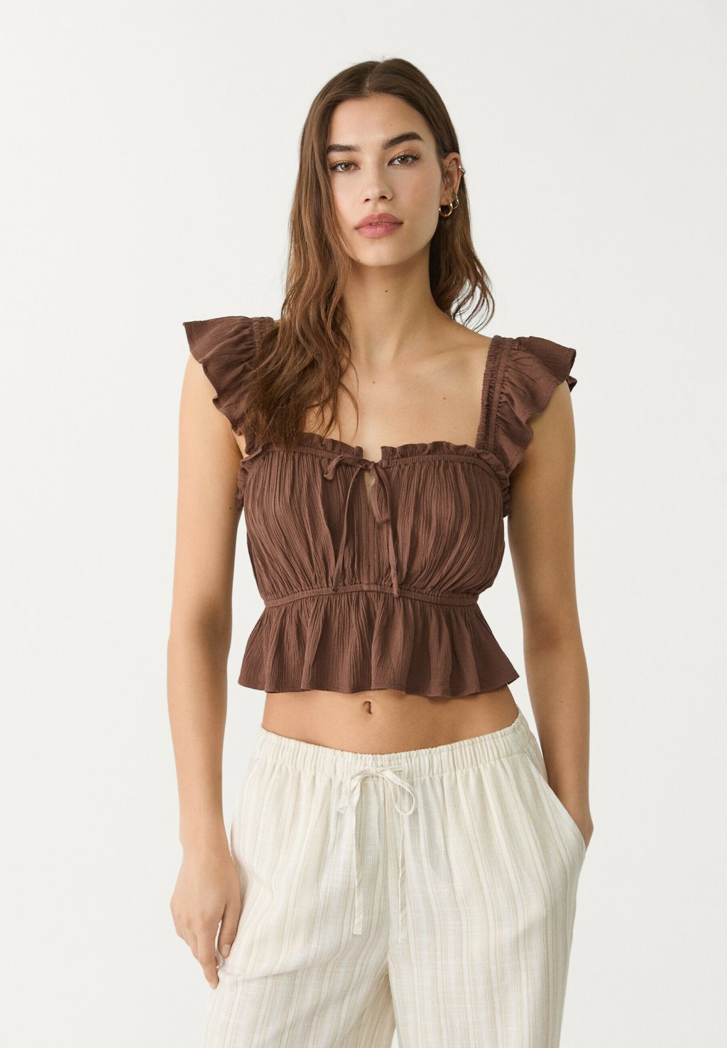 

Блуза FLOWING WITH RUFFLES Stradivarius, темно-коричневый