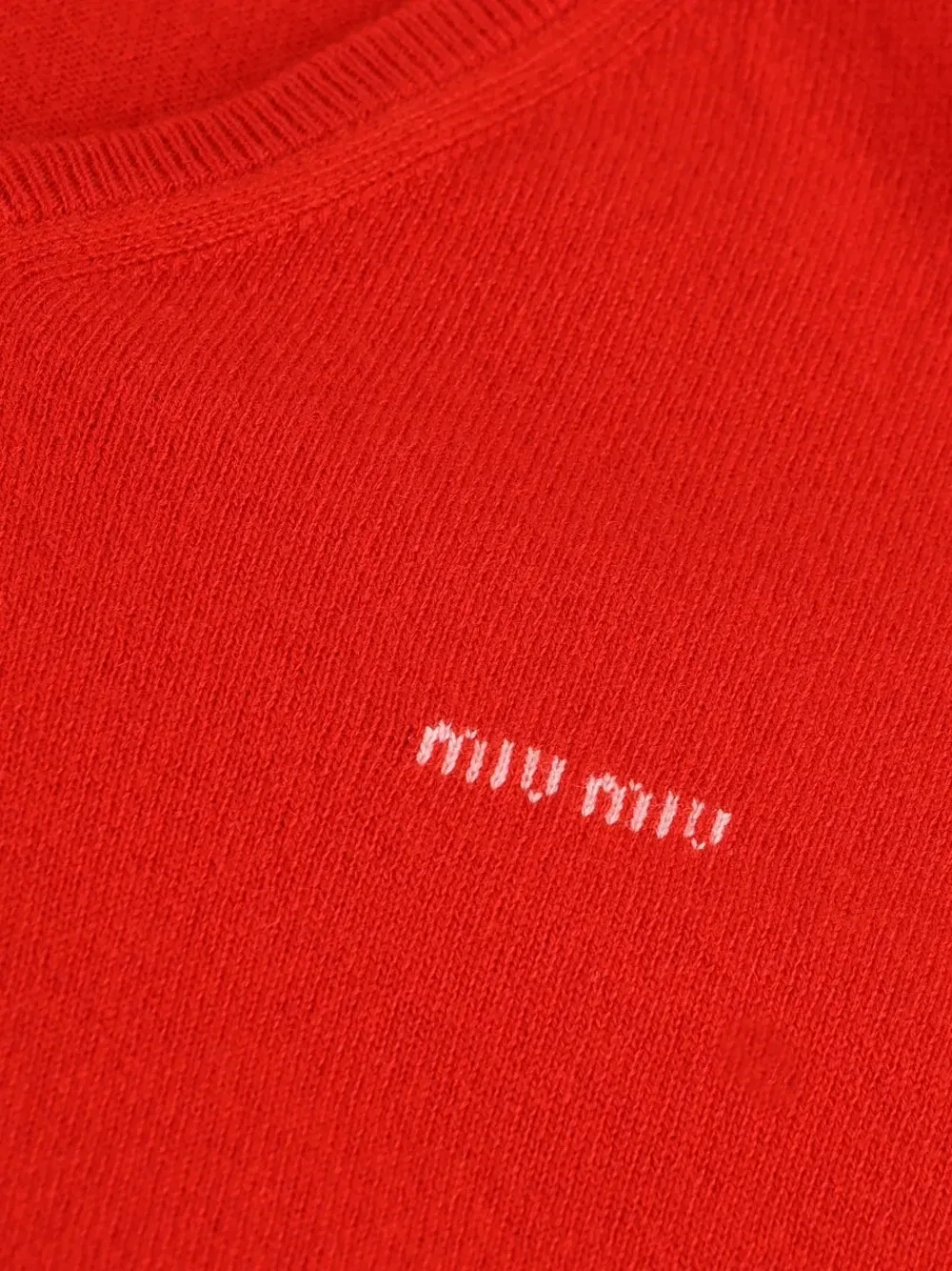 Свитер с V-образным воротом и вышитым логотипом MIU MIU, красный — фото 4