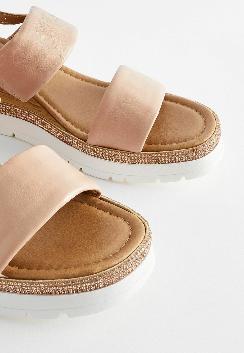 Босоножки на танкетке Forever Comfortâ® Leather Sport Bling Wedges Next, телесный — фото 3