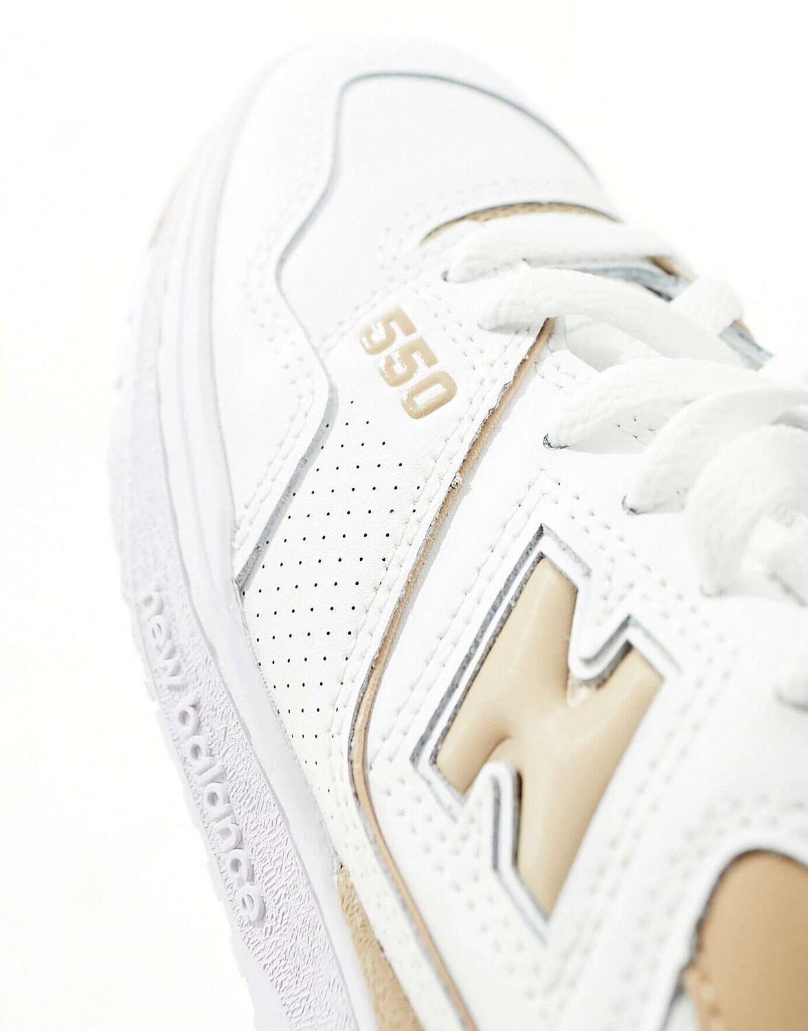 Кроссовки New Balance 550 белого и коричневого цвета — фото 3
