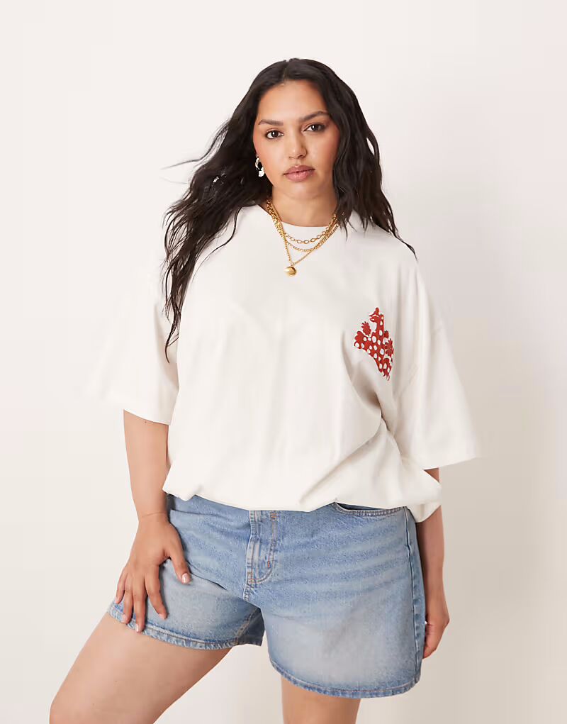 

Футболка свободного кроя ASOS DESIGN Curve с цветочным леопардовым принтом кремового цвета ASOS Curve