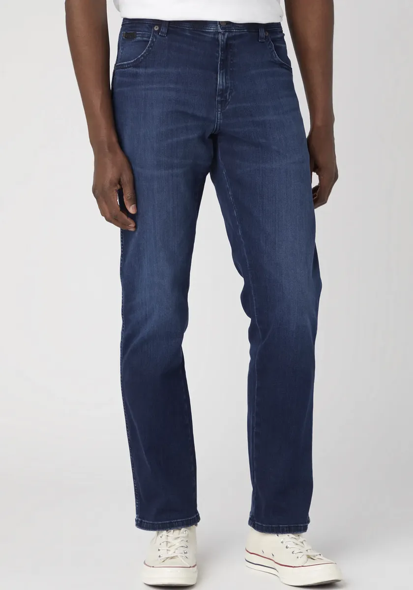 

Прямые джинсы Wrangler "Техас", цвет Arm Strong