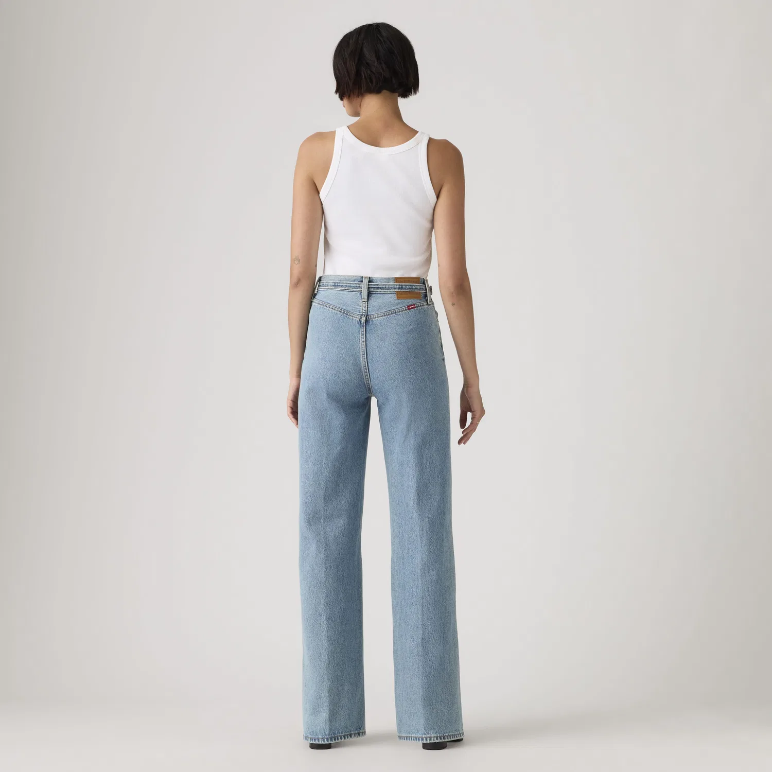 Женские джинсы с широкими штанинами и поясом, подчеркивающие фигуру Levi's, Medium Wash — фото 3