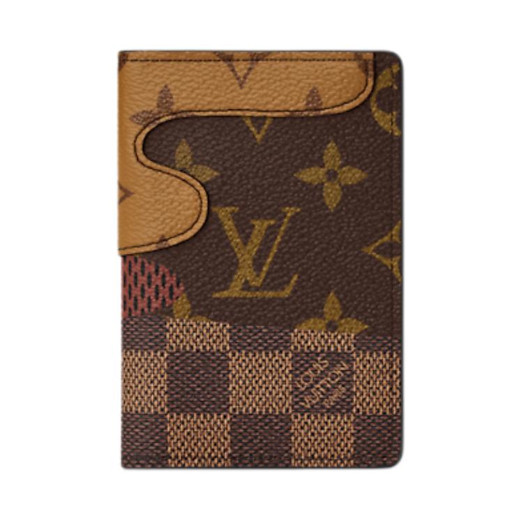 

LOUIS VUITTON Кожаный картхолдер мужской коричневый